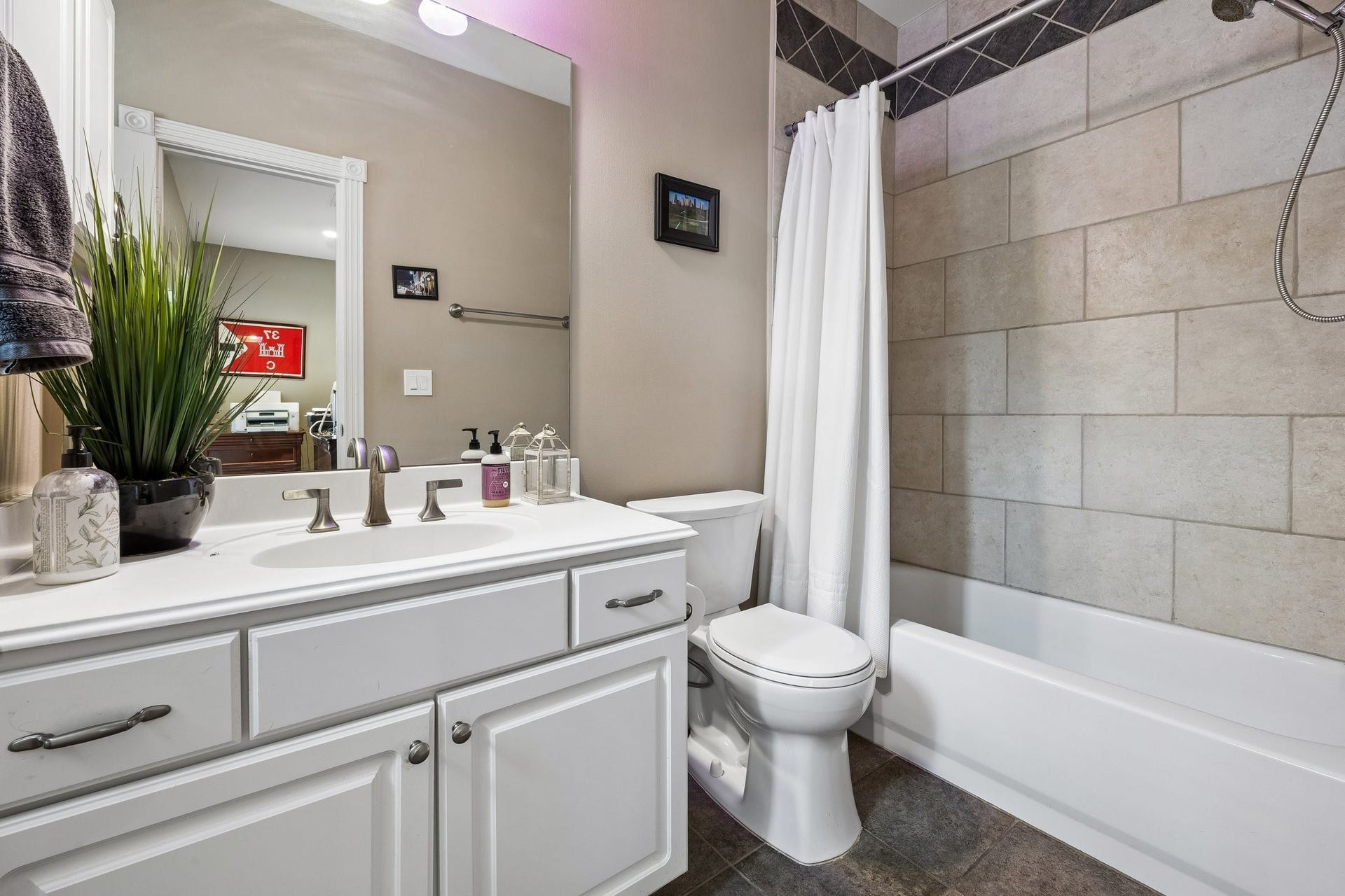 This bath is the ensuite bath to the bedroom/study/office/den on the first floor