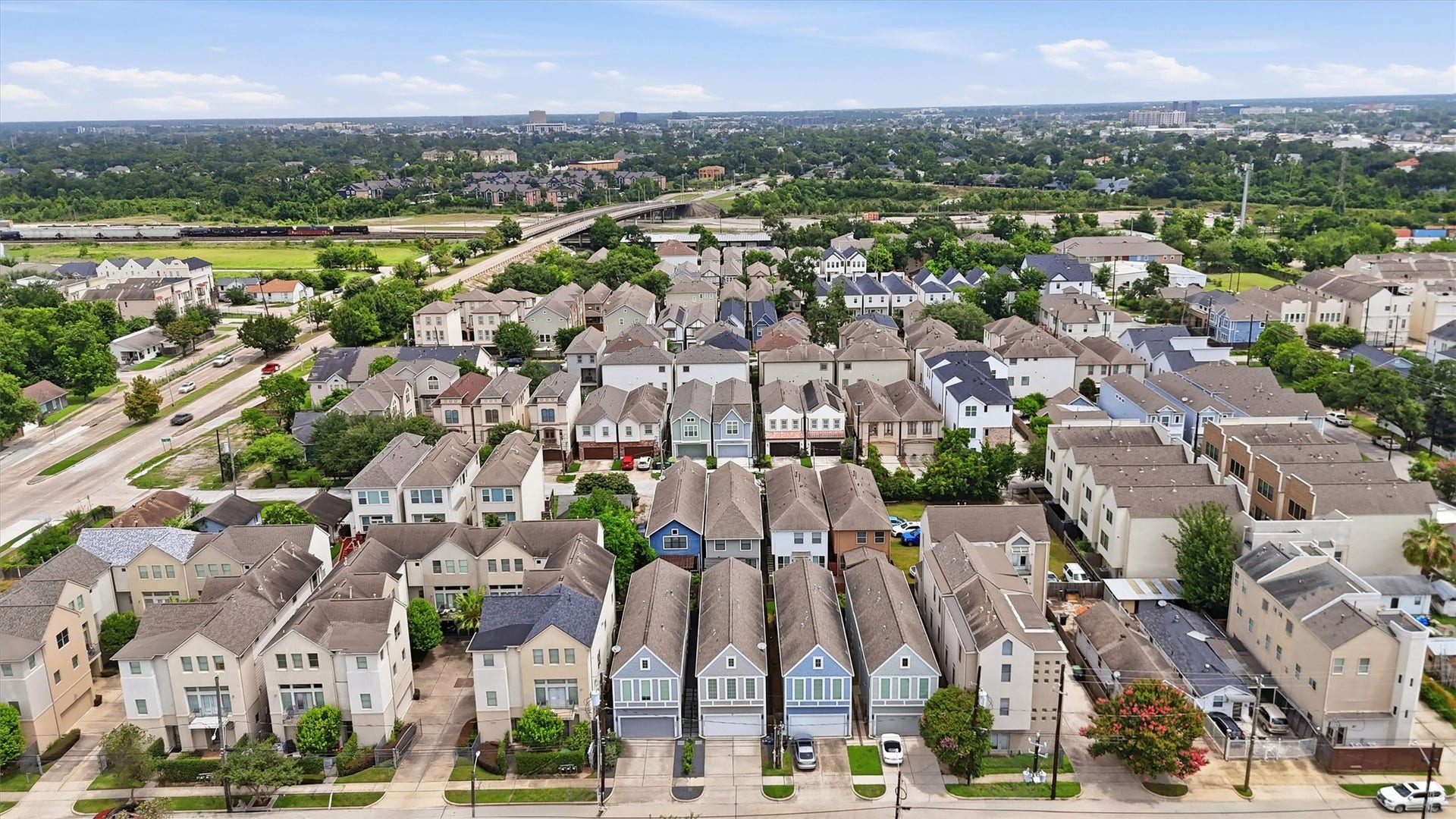 5326 Darling Street, Houston, TX 77007 5326 Darling Street, Houston, TX 77007