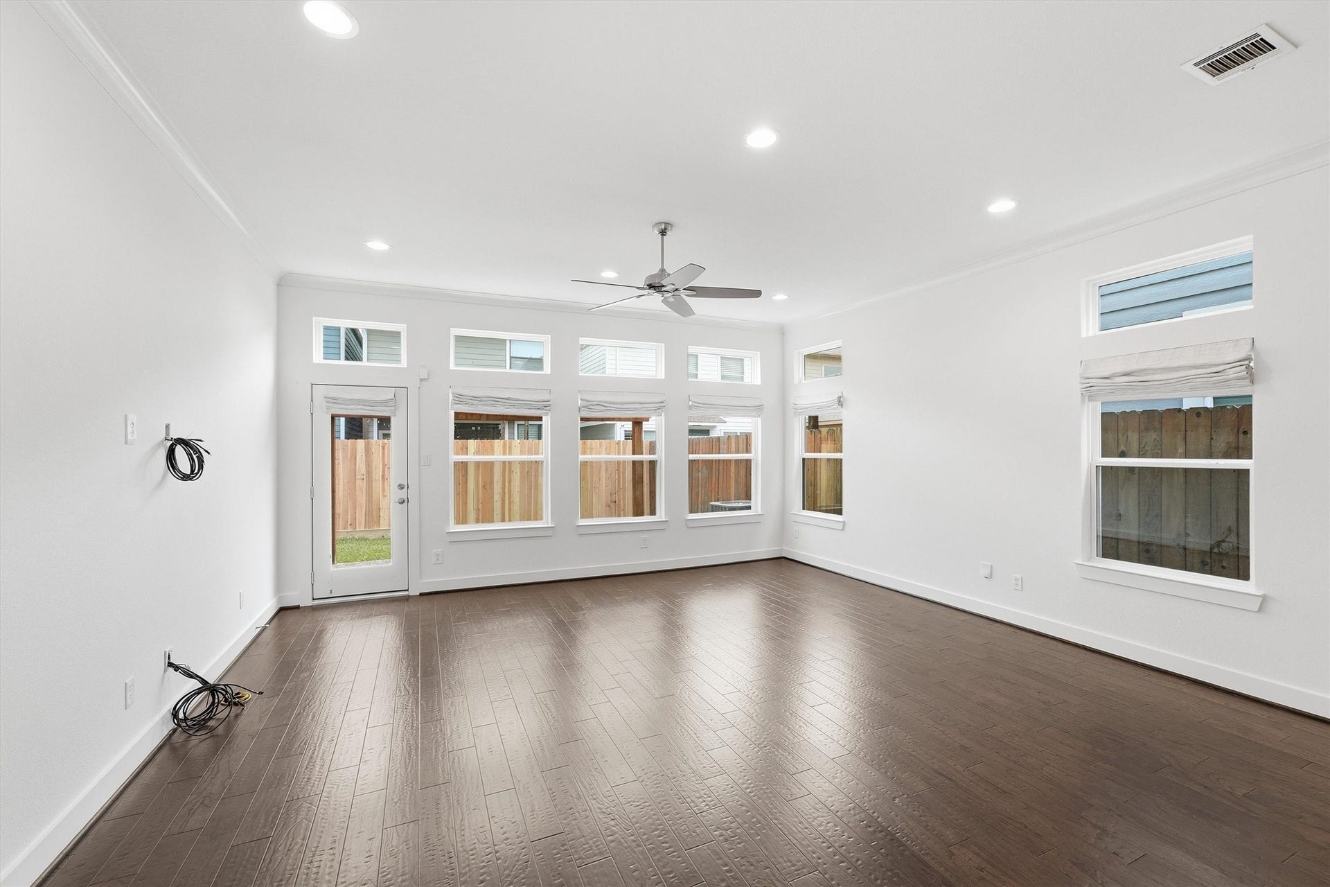 5326 Darling Street, Houston, TX 77007 5326 Darling Street, Houston, TX 77007