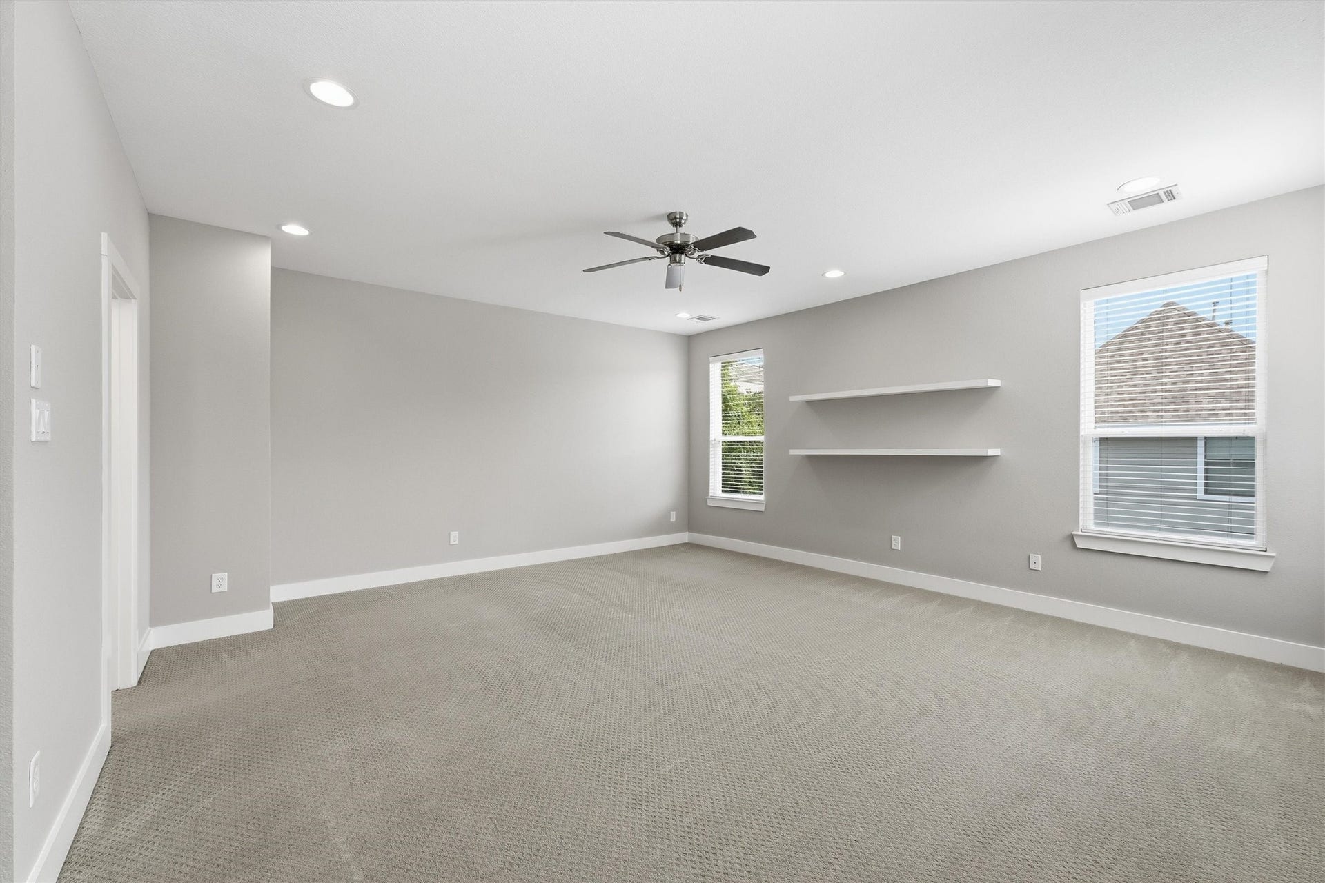 5326 Darling Street, Houston, TX 77007 Primary bedroom.