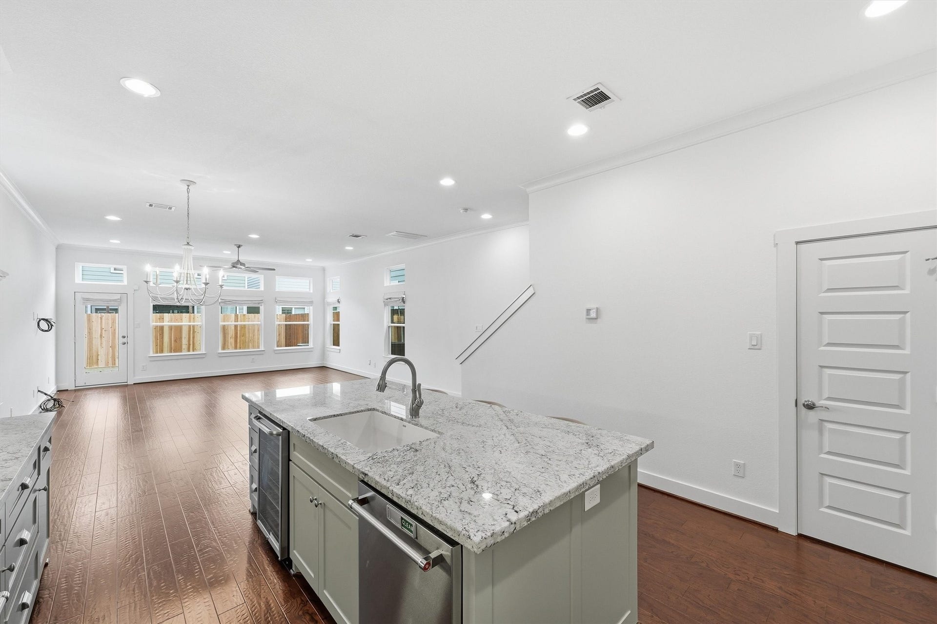 5326 Darling Street, Houston, TX 77007 Walk in pantry is through the door on the right hand side of this photo.