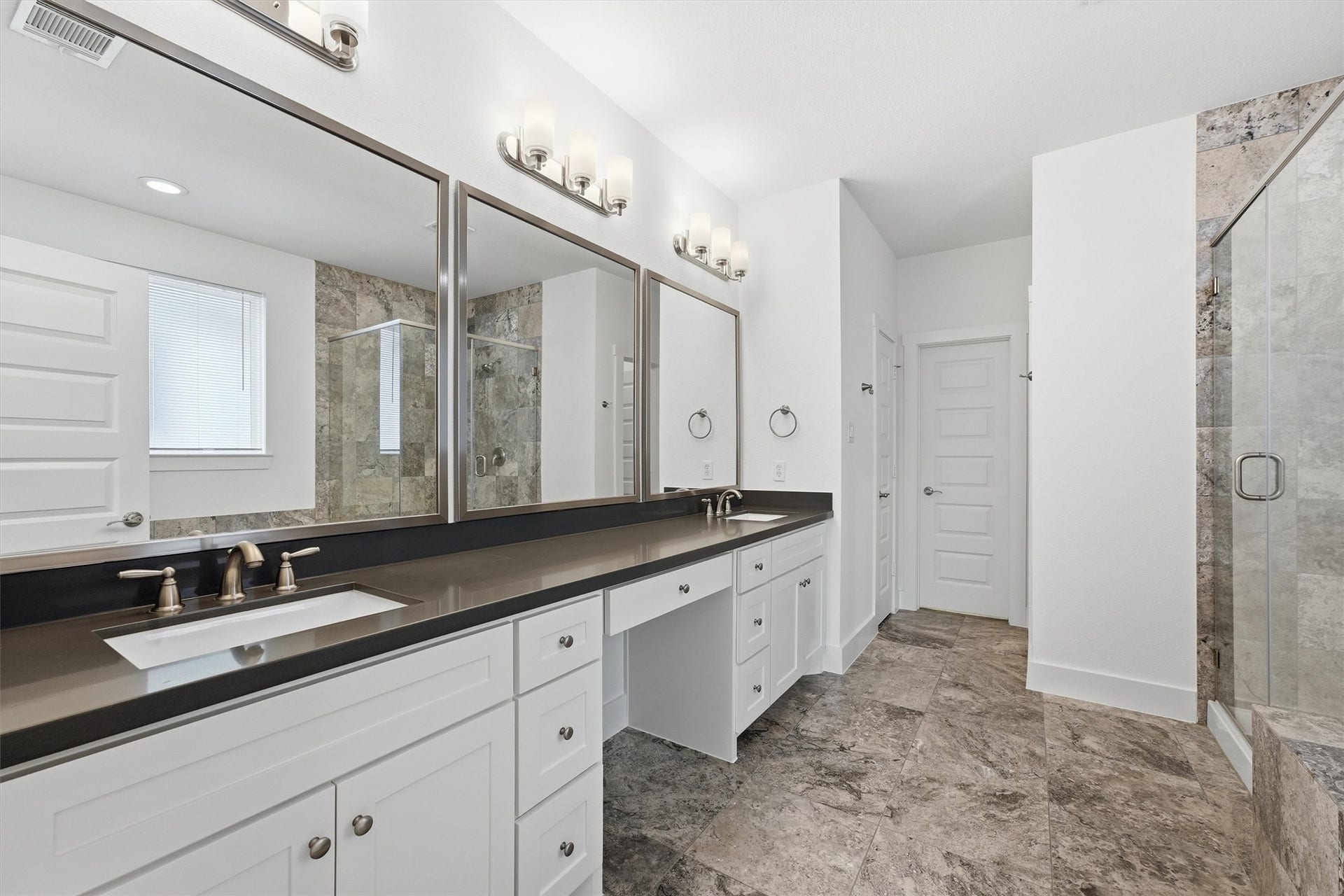 5326 Darling Street, Houston, TX 77007 Primary bath.