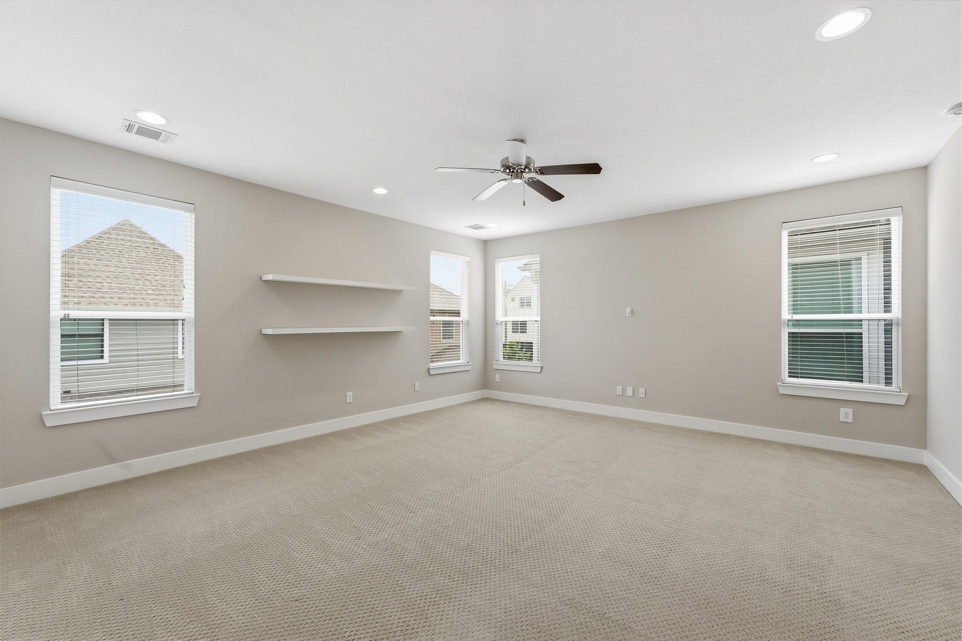 5326 Darling Street, Houston, TX 77007 Primary bedroom.