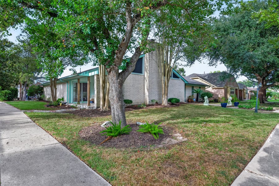 Property photo for 16403 Glenshannon Drive, Houston, TX