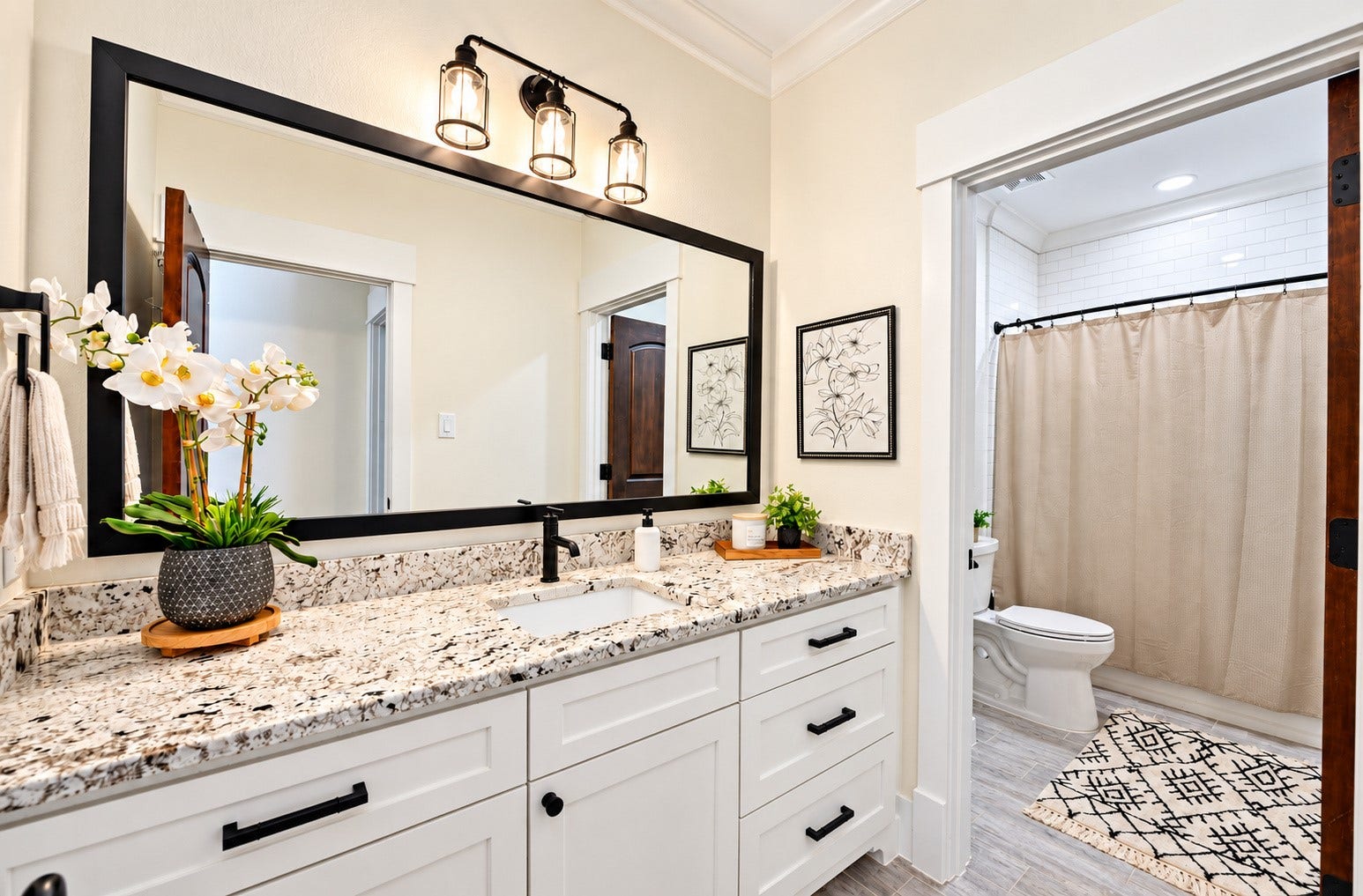 37753 Marias Way, Magnolia, TX 77354 A second full bath serves the apartments two additional bedrooms and features a spacious vanity with generous storage and a tub/shower combination.