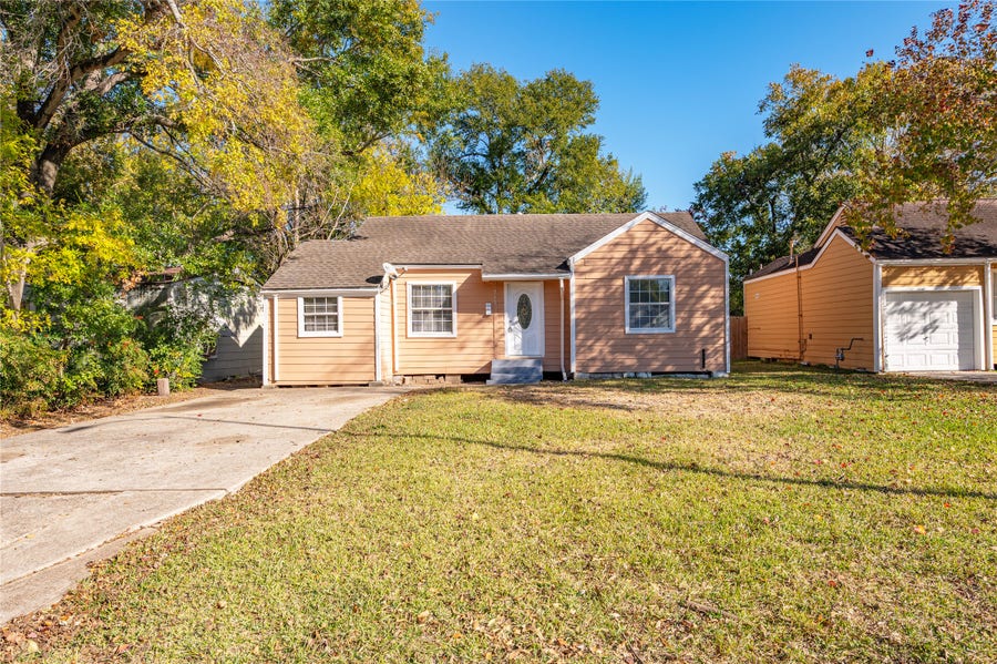 Property photo for 715 Center Street, Pasadena, TX