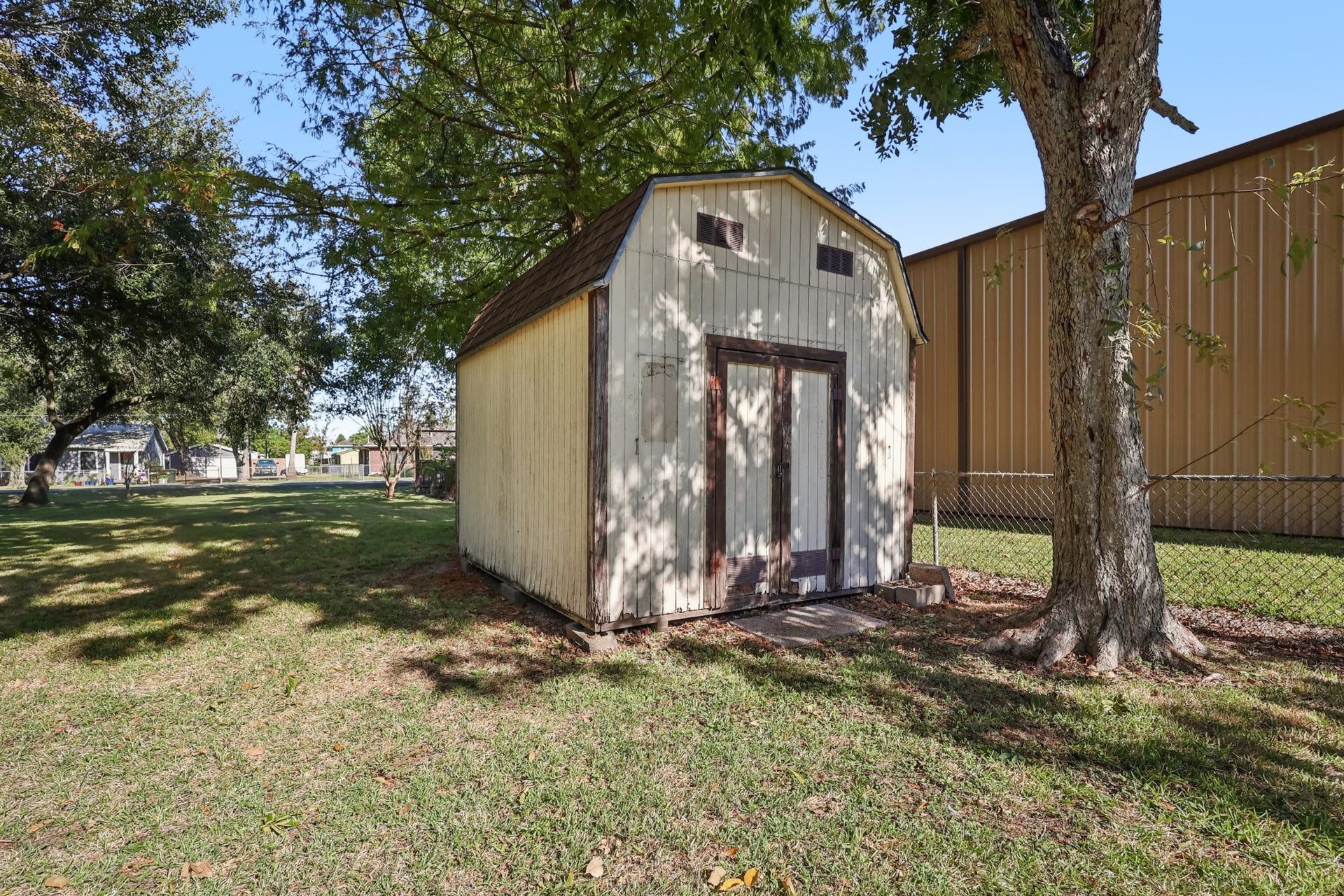 4733 Oleander Street, Bacliff, TX 77518 Need more storage? well here you go, this 10x12 storage building keeps your garage clutter free.