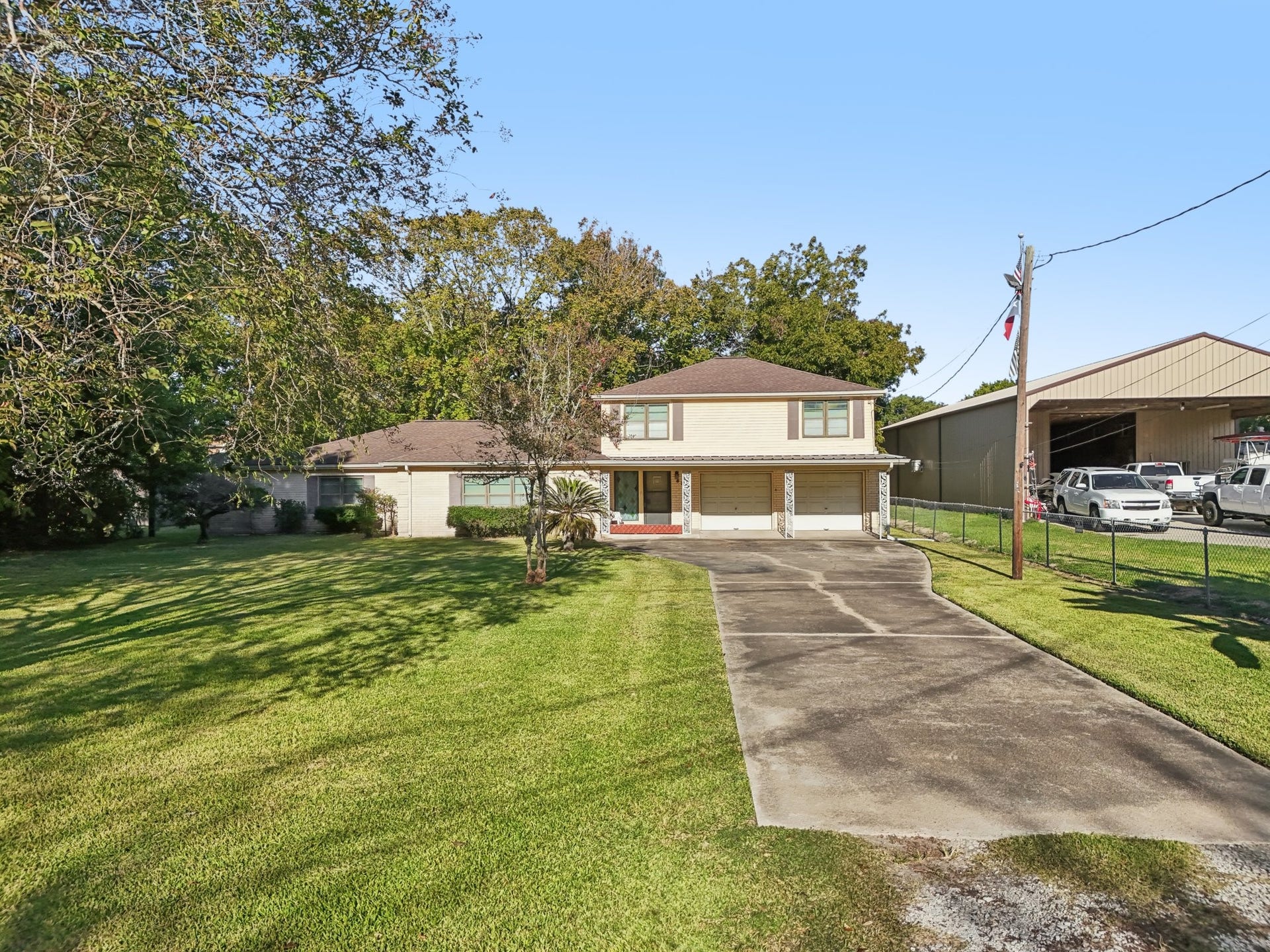 4733 Oleander Street, Bacliff, TX 77518 This home sits on 8 lots or .57 acres. Plenty of room to roam!