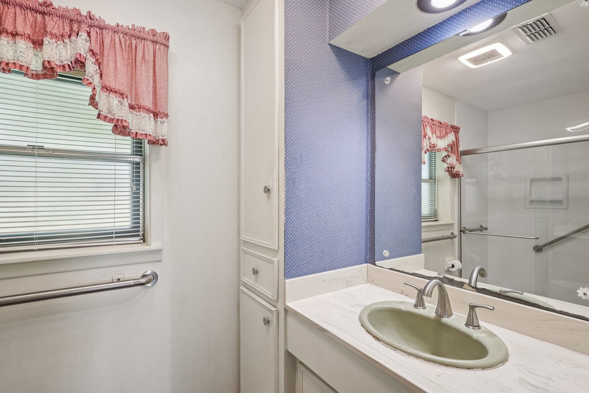 4733 Oleander Street, Bacliff, TX 77518 4733 Oleander Street, Bacliff, TX 77518