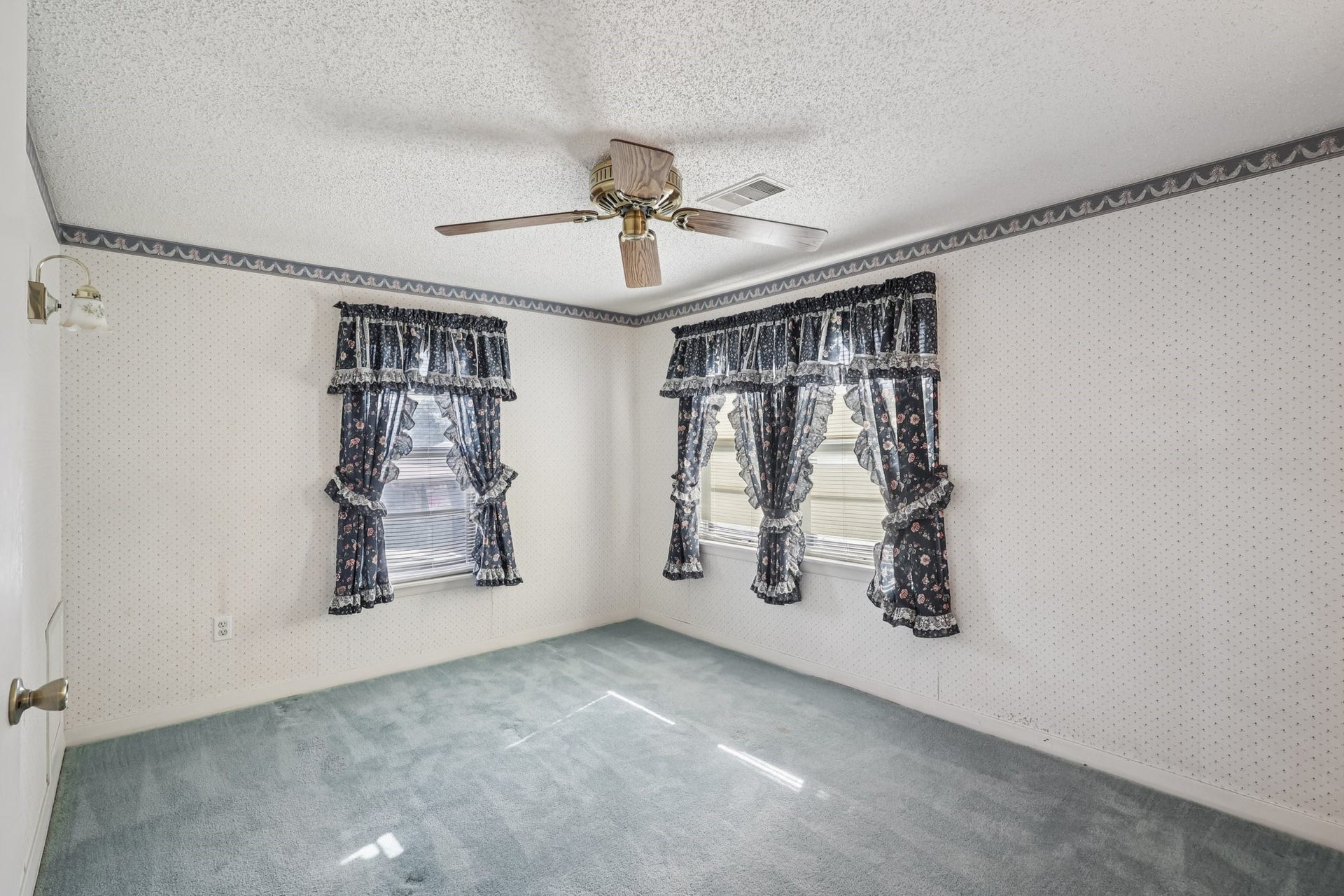4733 Oleander Street, Bacliff, TX 77518 4733 Oleander Street, Bacliff, TX 77518