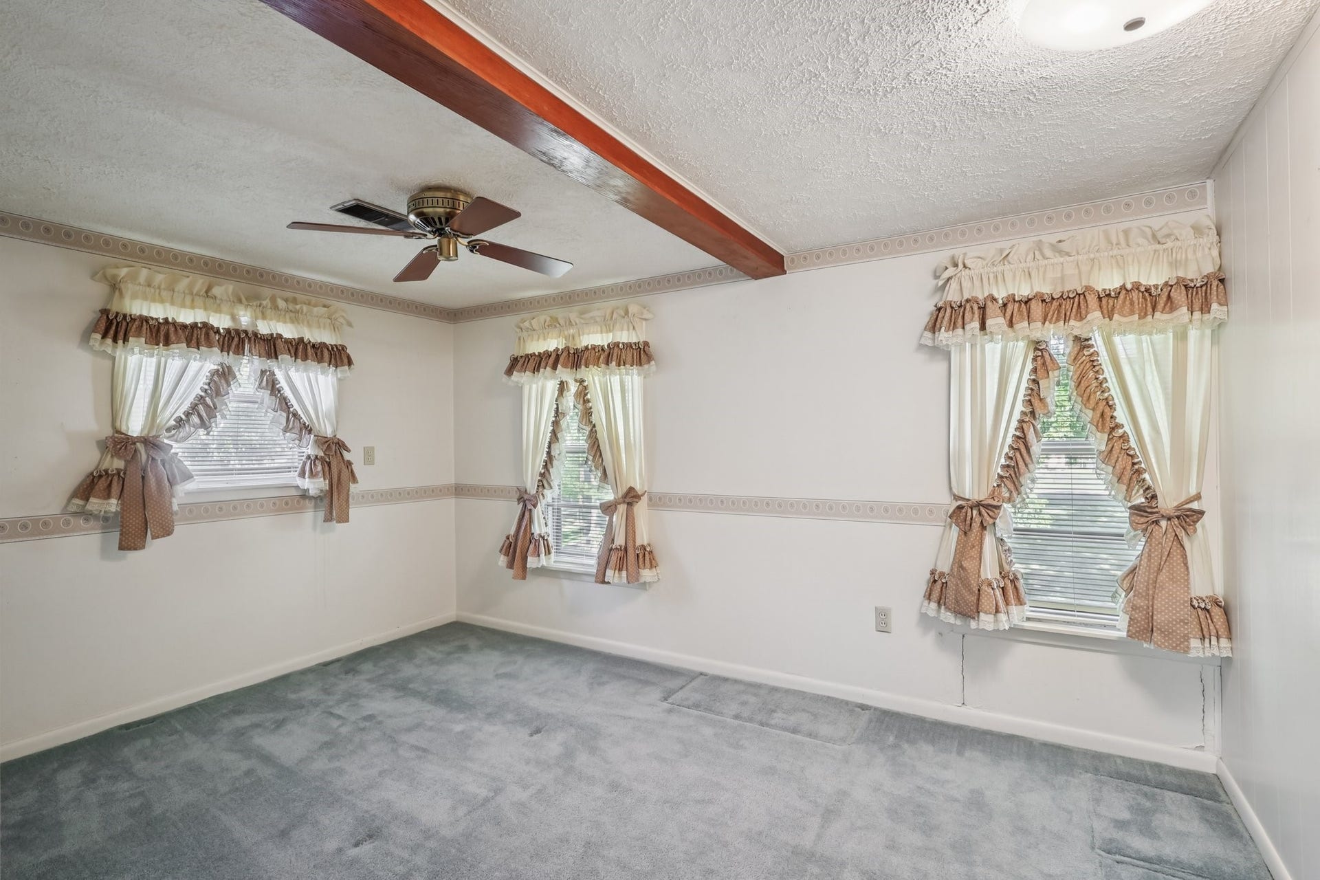 4733 Oleander Street, Bacliff, TX 77518 4733 Oleander Street, Bacliff, TX 77518