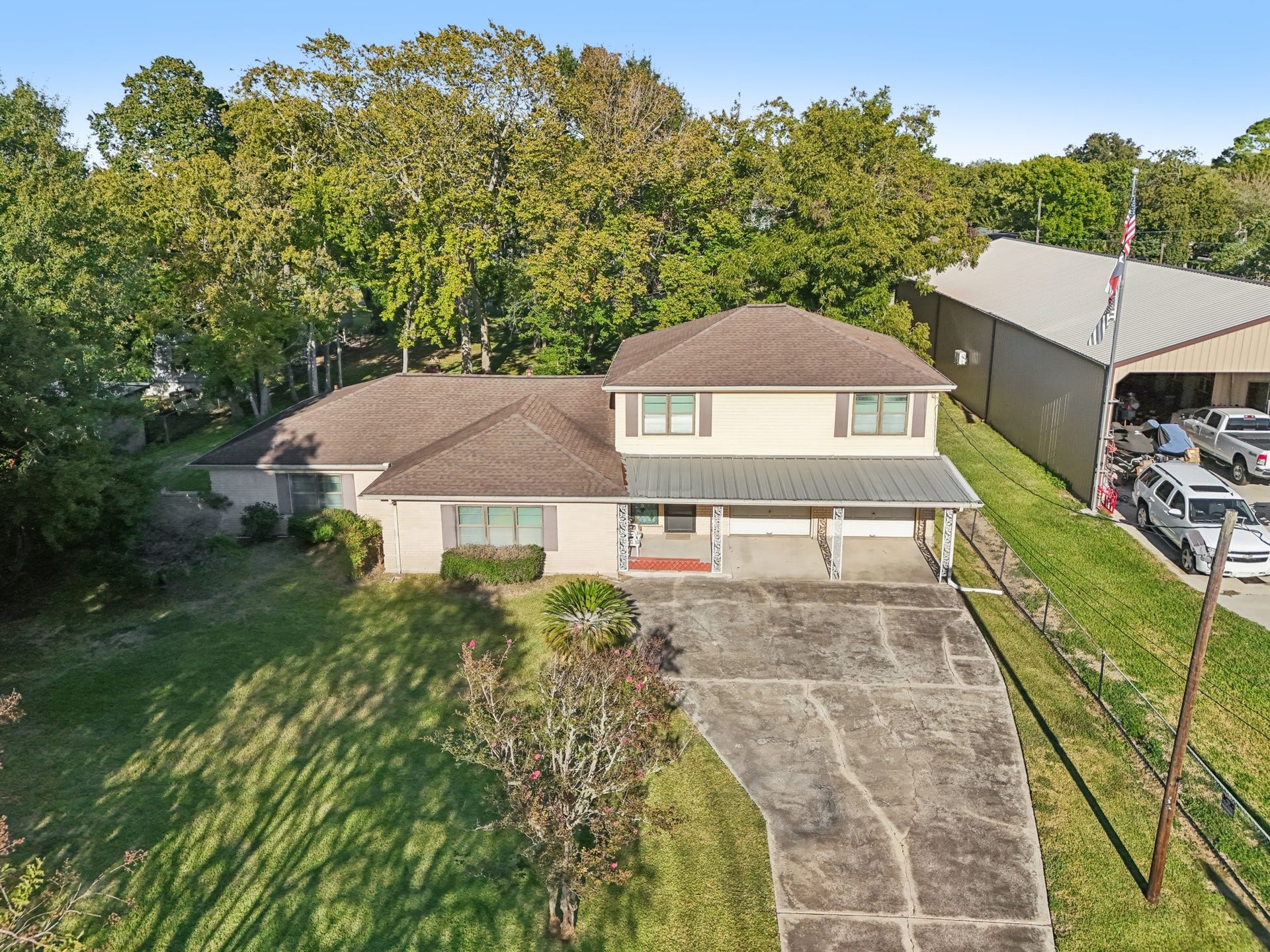 4733 Oleander Street, Bacliff, TX 77518 Your so close to the water here. Imagine hopping on your golf cart and riding down the street to catch a sunrise or sunset...
