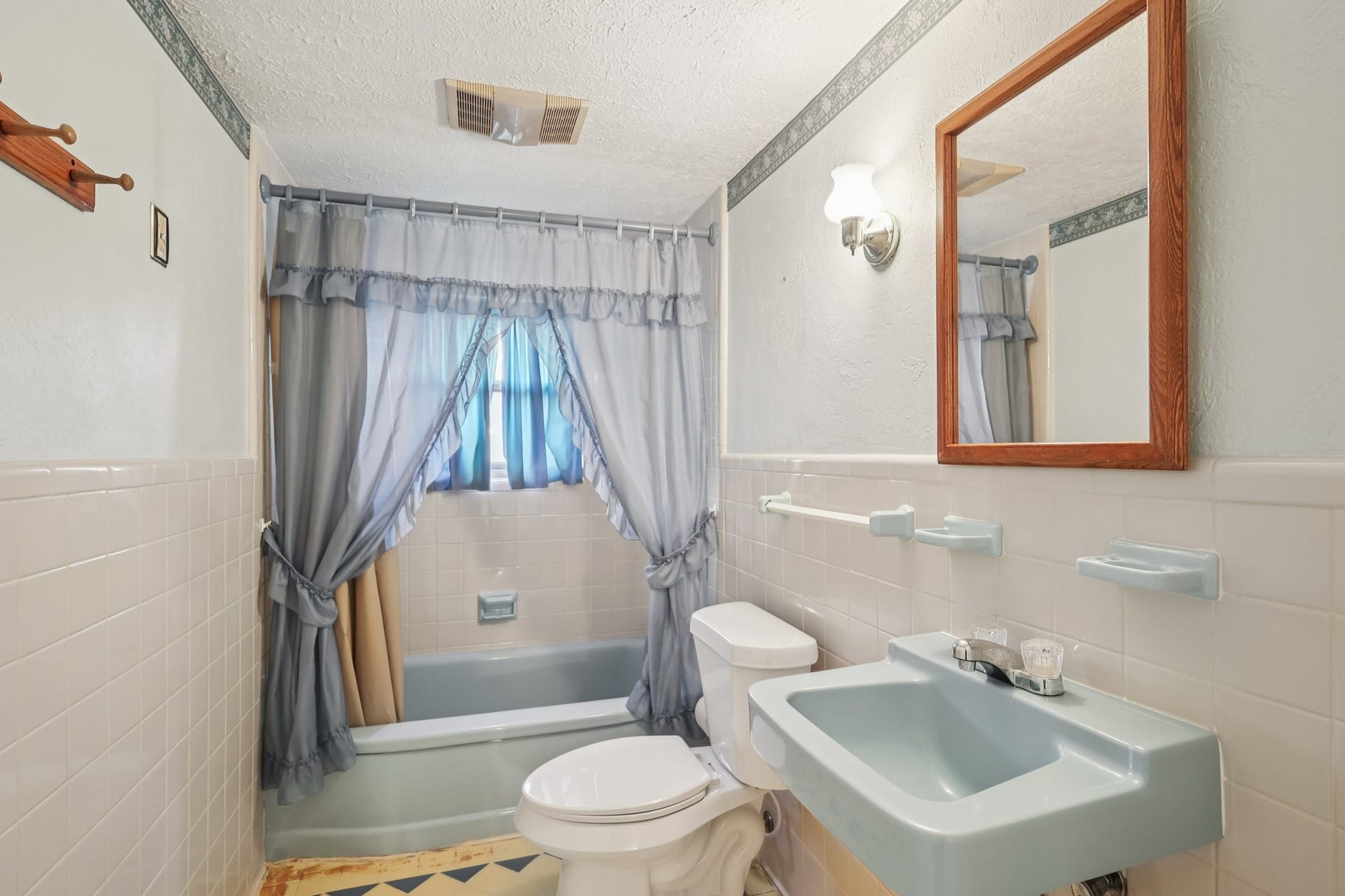 4733 Oleander Street, Bacliff, TX 77518 4733 Oleander Street, Bacliff, TX 77518