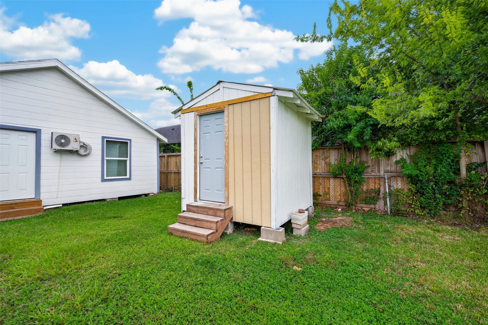 1505 Ryon Street, Houston, TX 77009 1505 Ryon Street, Houston, TX 77009