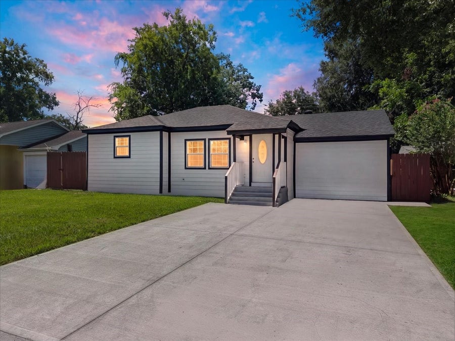 Property photo for 1105 W Ellaine Avenue, Pasadena, TX
