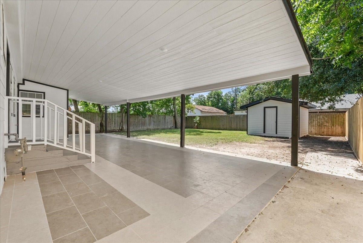 1105 W Ellaine Avenue, Pasadena, TX 77506 Large covered outdoor living space overlooking the backyard.