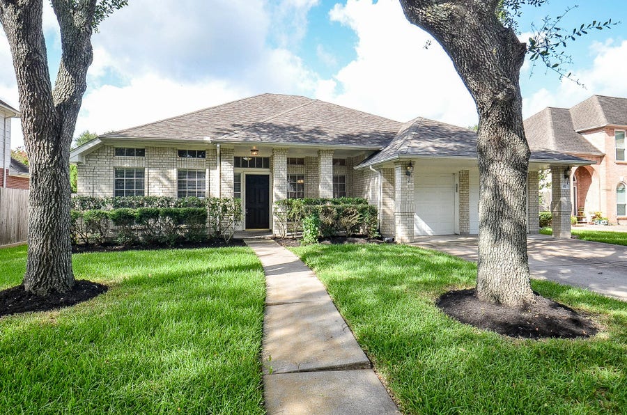 Property photo for 610 High Meadows Drive, Sugar Land, TX