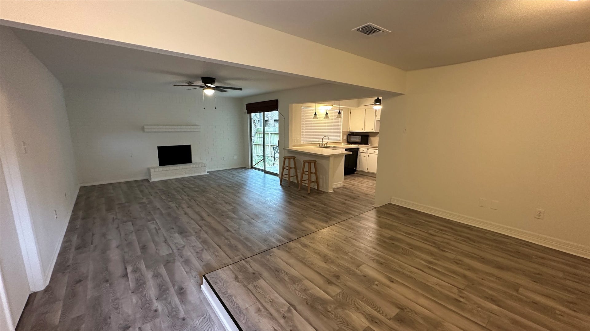 69 N Deerfoot Circle, Spring, TX 77380 69 N Deerfoot Circle, Spring, TX 77380