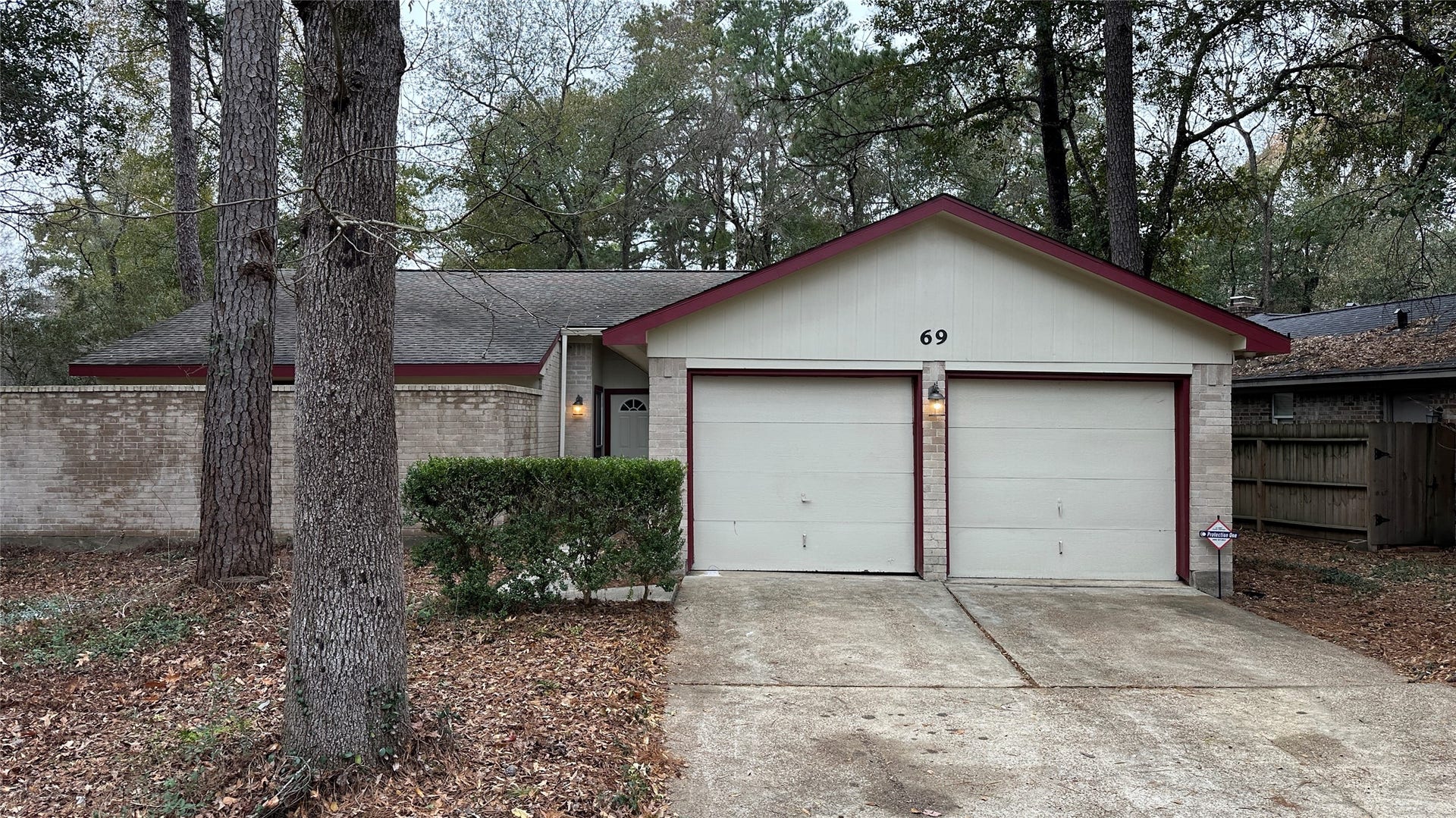 69 N Deerfoot Circle, Spring, TX 77380 69 N Deerfoot Circle, Spring, TX 77380
