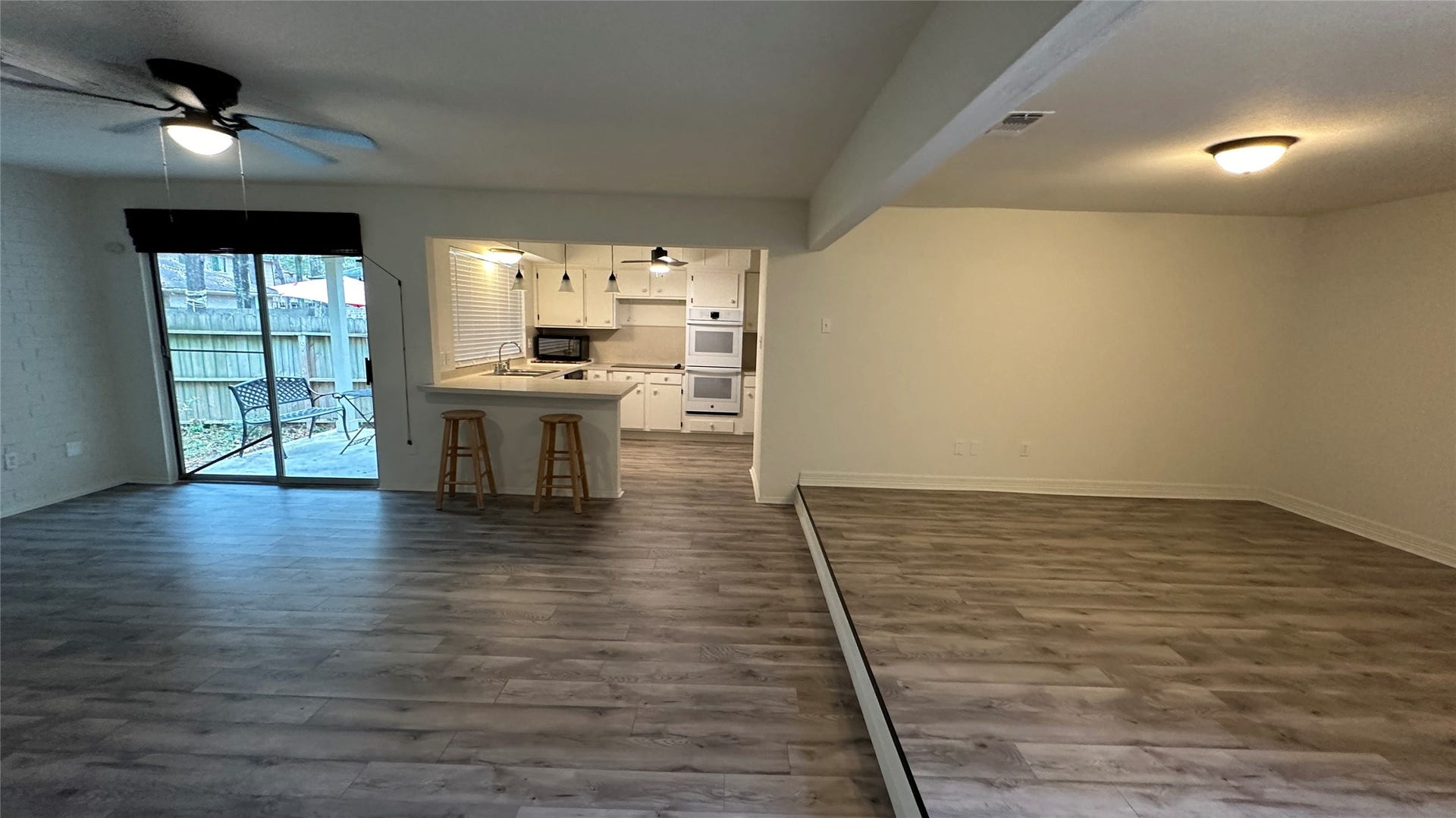 69 N Deerfoot Circle, Spring, TX 77380 69 N Deerfoot Circle, Spring, TX 77380