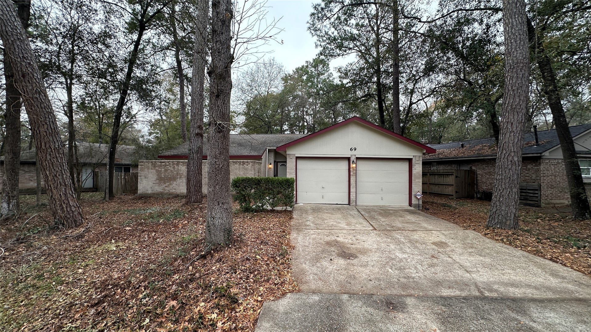69 N Deerfoot Circle, Spring, TX 77380 69 N Deerfoot Circle, Spring, TX 77380