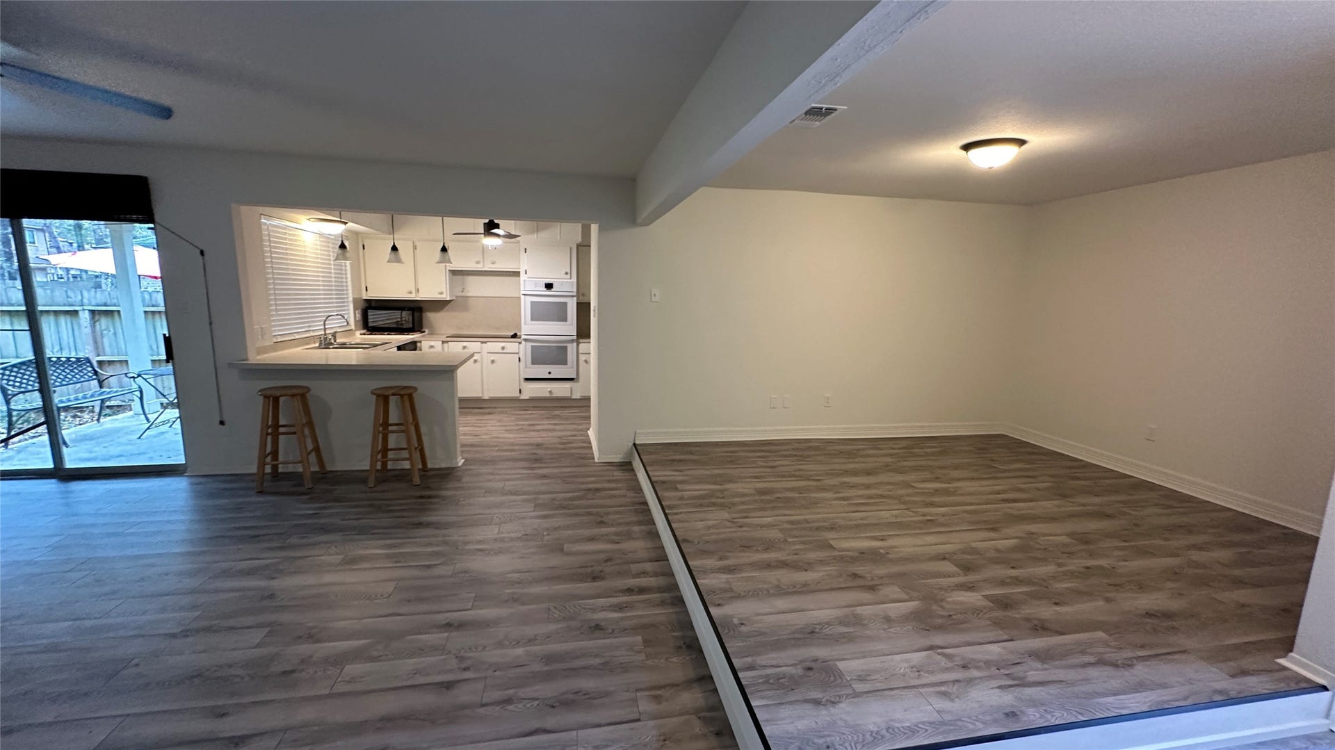 69 N Deerfoot Circle, Spring, TX 77380 69 N Deerfoot Circle, Spring, TX 77380