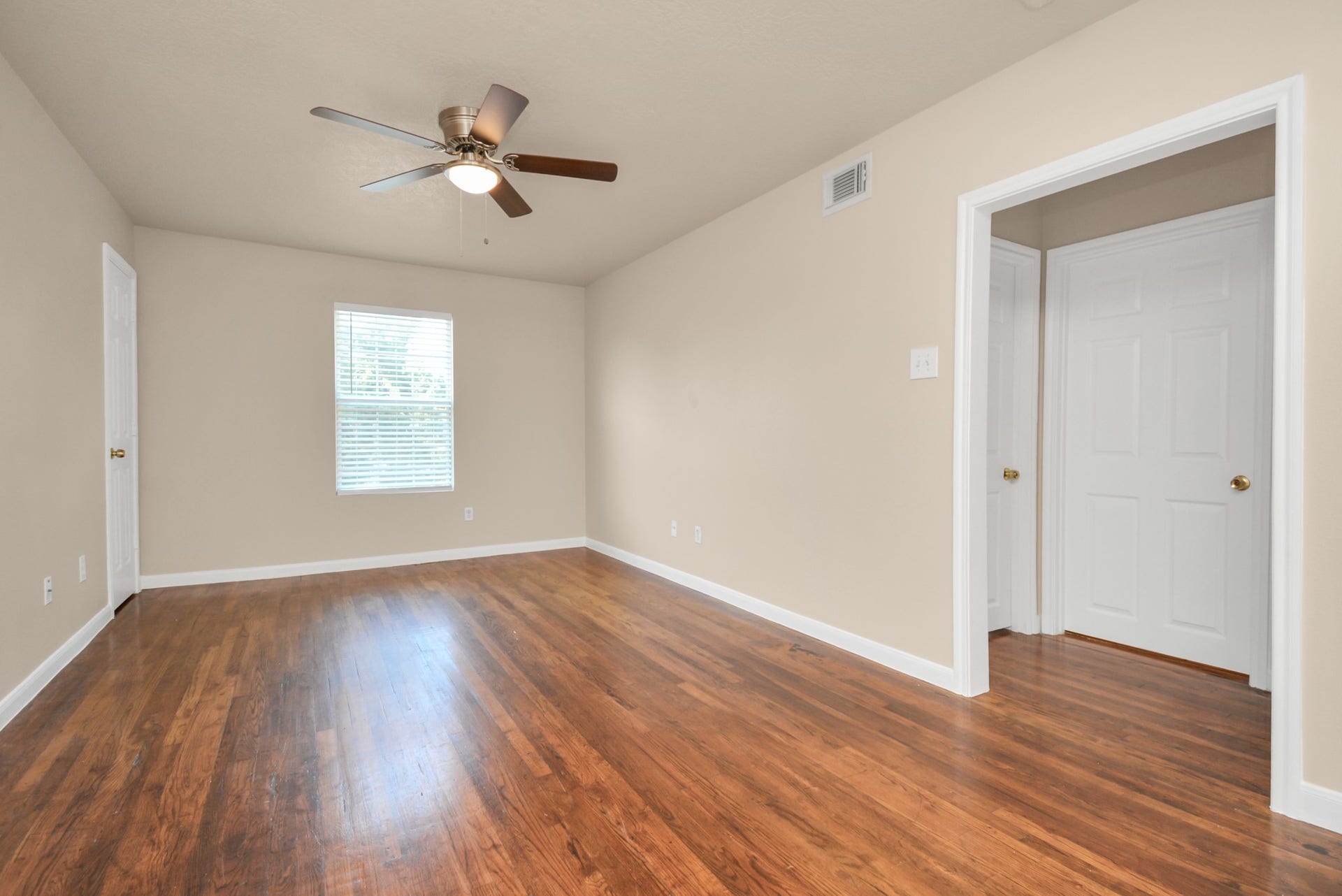 500 W Pitts Avenue, #302, Pasadena, TX 77506 500 W Pitts Avenue, #302, Pasadena, TX 77506