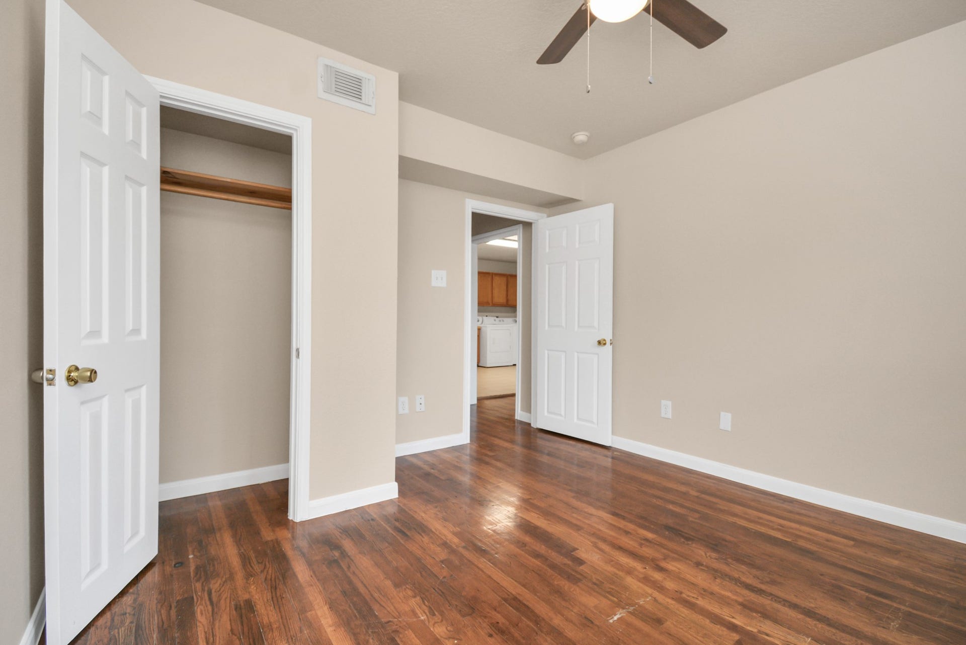 500 W Pitts Avenue, #302, Pasadena, TX 77506 500 W Pitts Avenue, #302, Pasadena, TX 77506