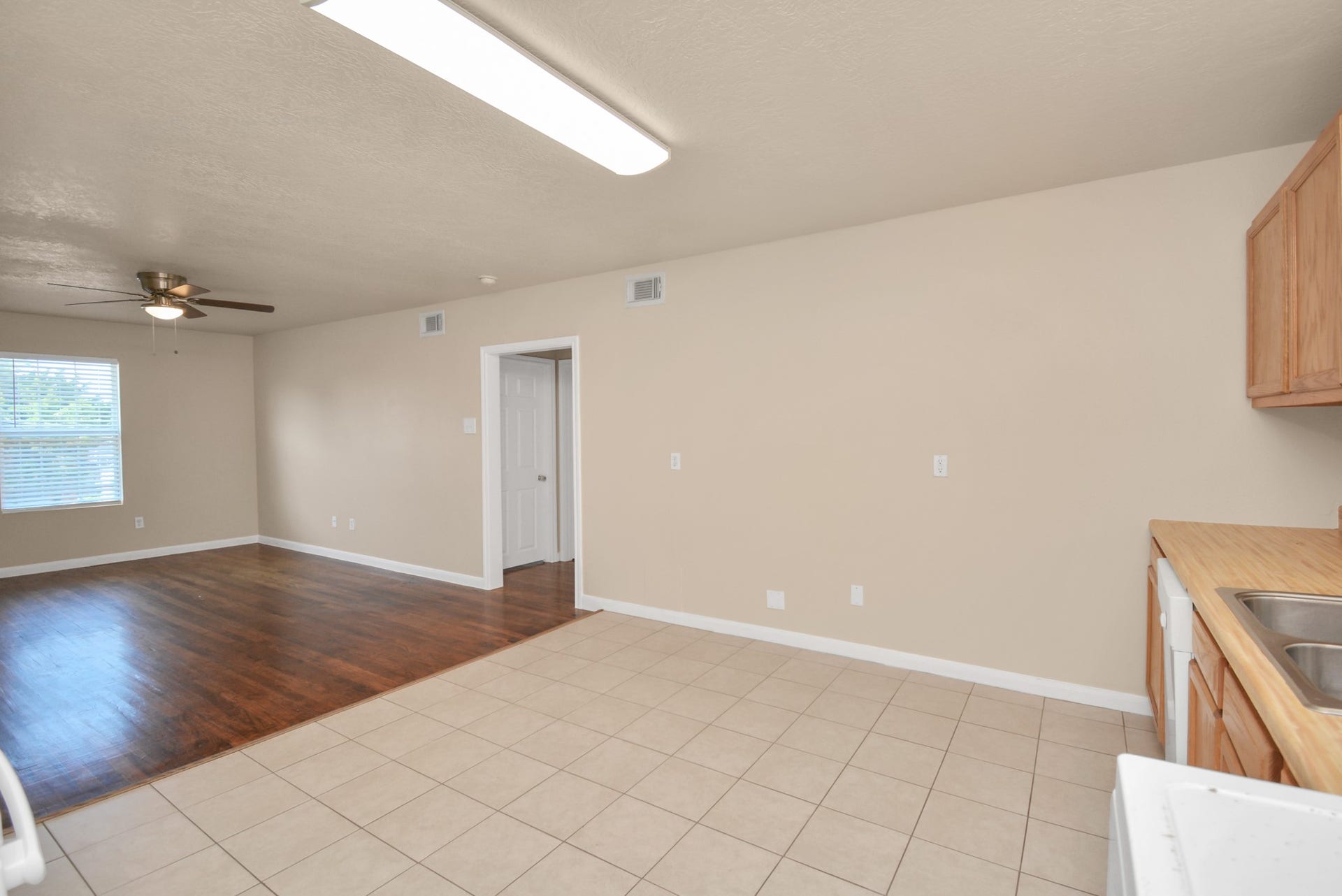 500 W Pitts Avenue, #302, Pasadena, TX 77506 500 W Pitts Avenue, #302, Pasadena, TX 77506