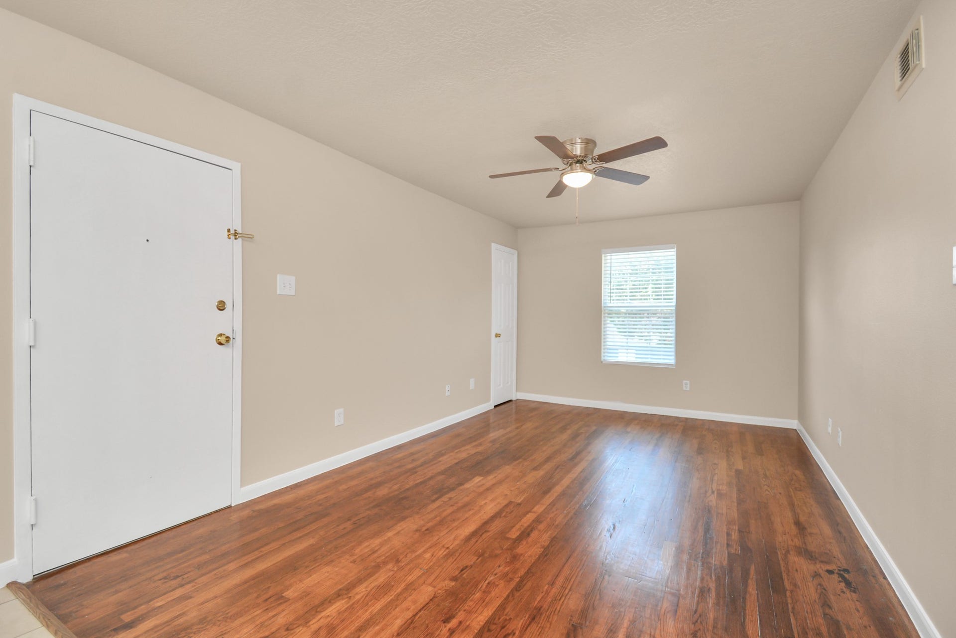 500 W Pitts Avenue, #302, Pasadena, TX 77506 500 W Pitts Avenue, #302, Pasadena, TX 77506
