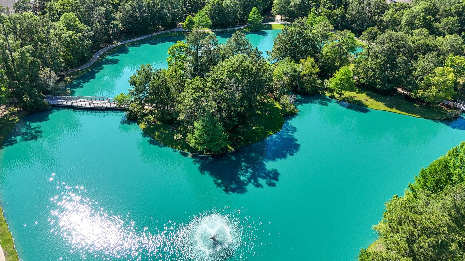 7 Fitzroy Place, Conroe, TX 77384 Beautiful lake with trails all around