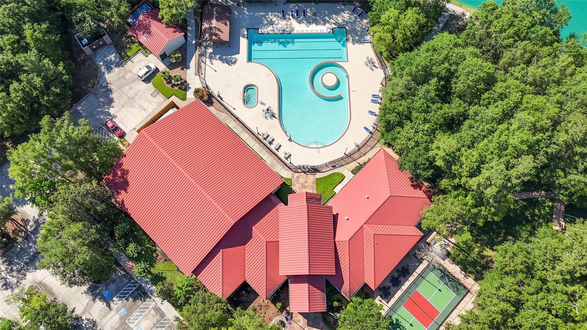 7 Fitzroy Place, Conroe, TX 77384 Plenty of parking at the clubhouse. Check out the newly resurfaced pool!