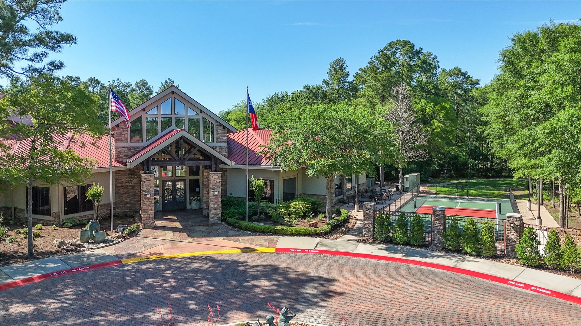 7 Fitzroy Place, Conroe, TX 77384 The Windsor Lodge. Billiard room w/ pool tables & dart board. Arts &crafts room, library w/computers, space for residents to socialize & entertain, Windsor Lakes residents can enjoy the multi-purpose room with kitchen, stage and audio/visual.