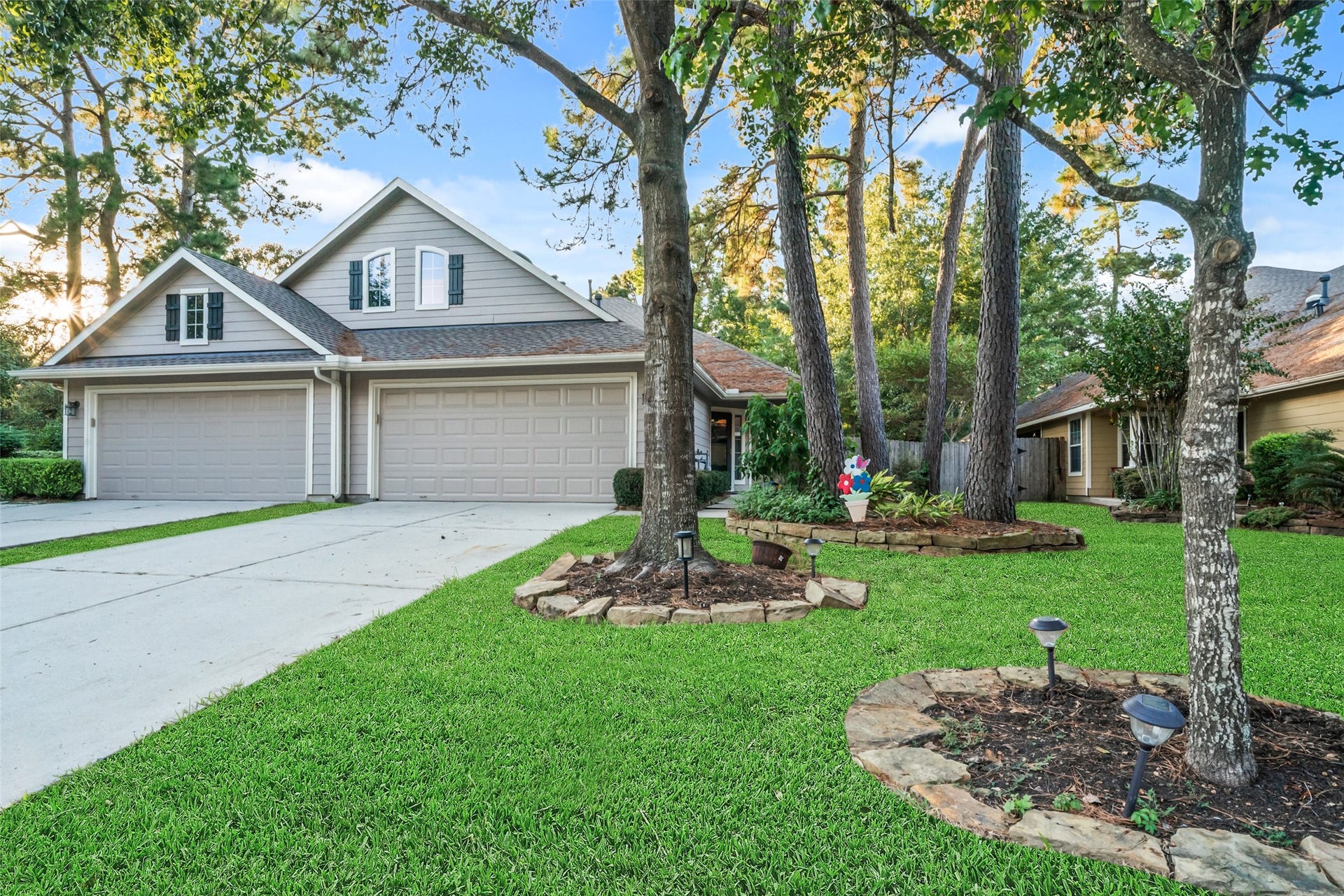 7 Fitzroy Place, Conroe, TX 77384 Double car garage with automatic garage door and pin pad access.
Long driveway prevents guests from having to park on the street.