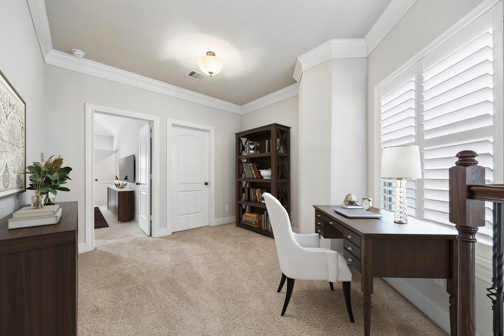 5513 Petty Street, #C, Houston, TX 77007 Versatile upstairs flex space ideal for office, lounge, or study use.