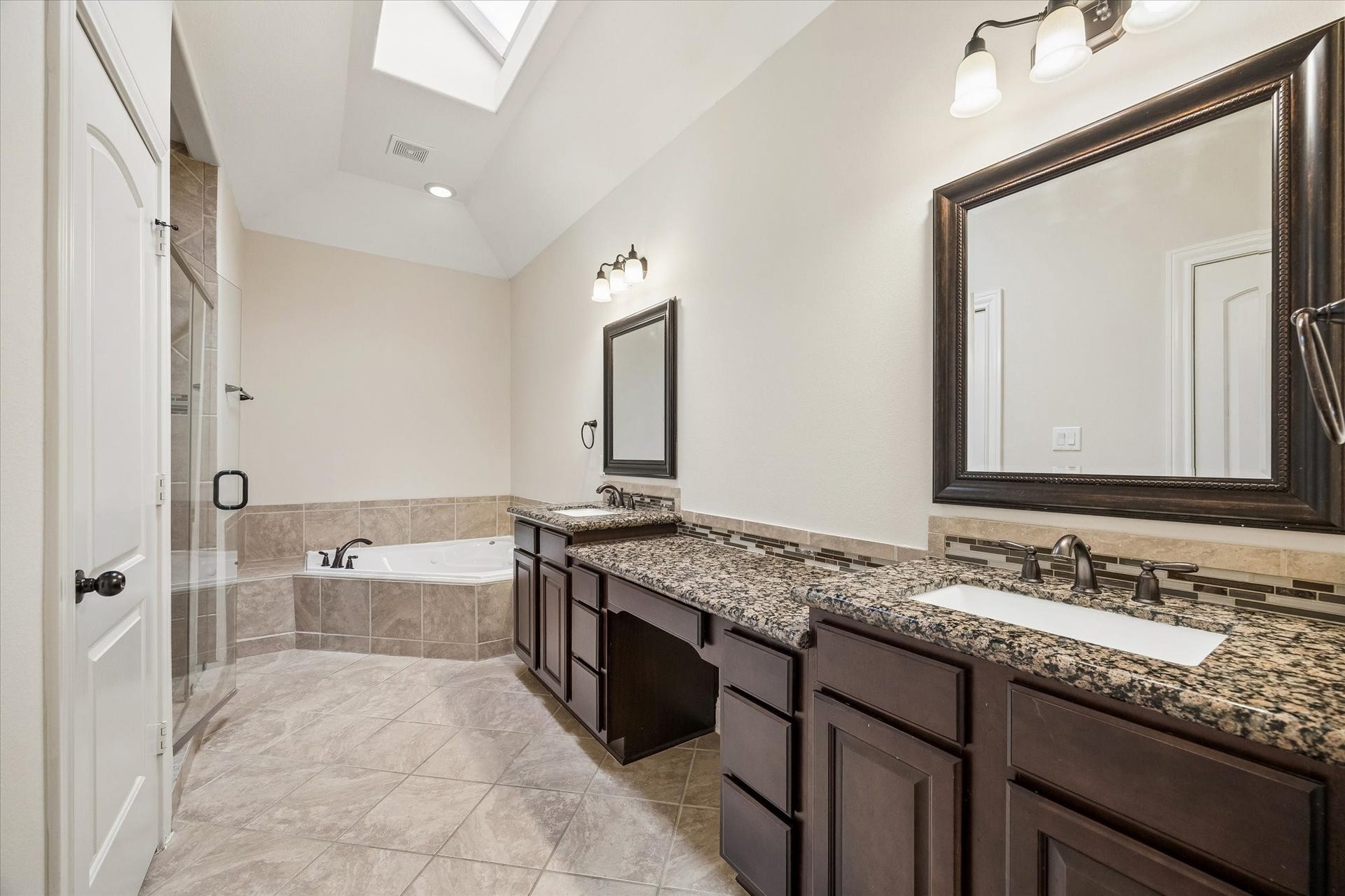 5513 Petty Street, #C, Houston, TX 77007 Luxurious primary bath with dual vanities, soaking tub, and separate shower.
