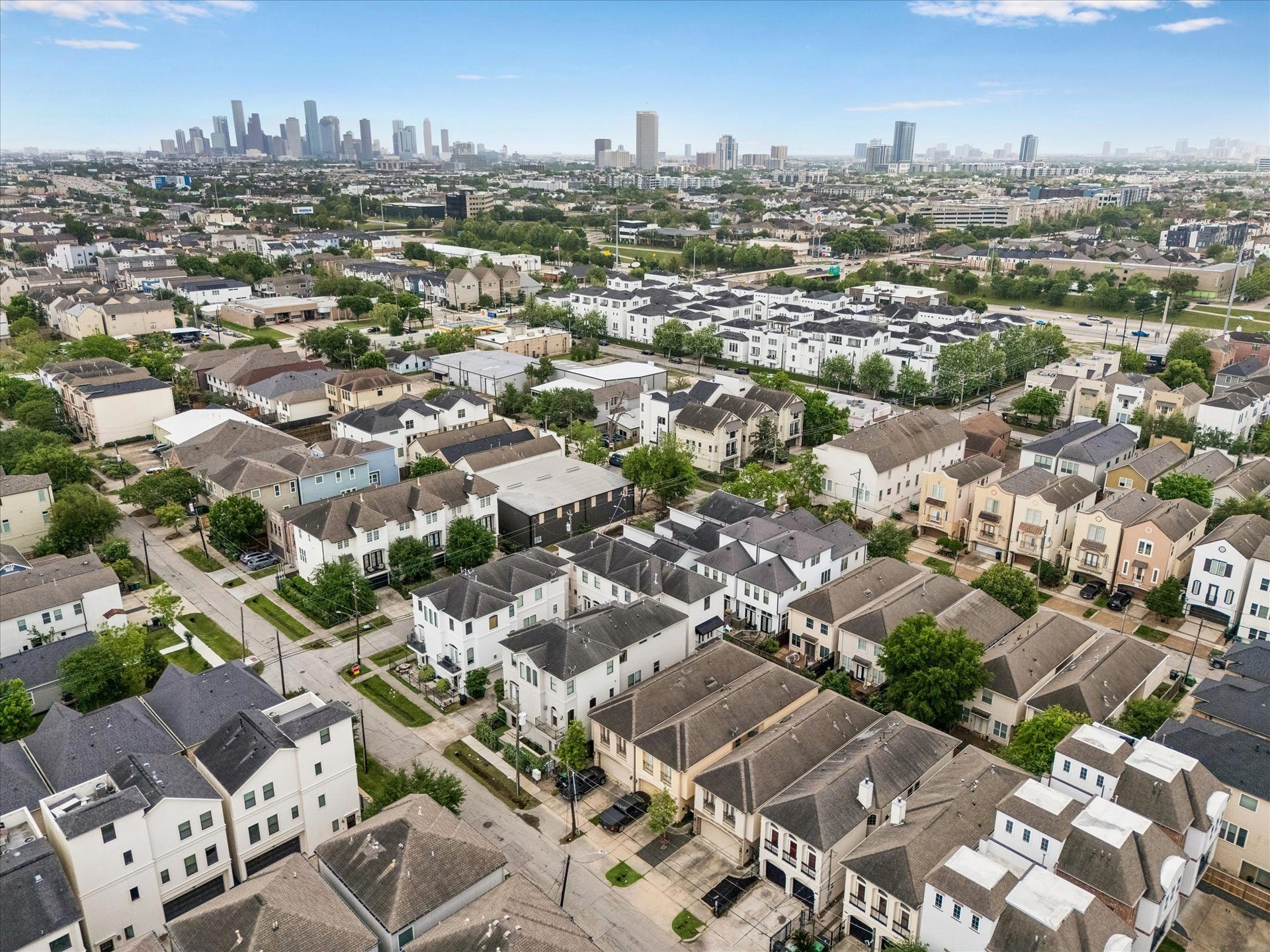 5513 Petty Street, #C, Houston, TX 77007 Sweeping aerial perspective with convenient access to downtown and surrounding neighborhoods.