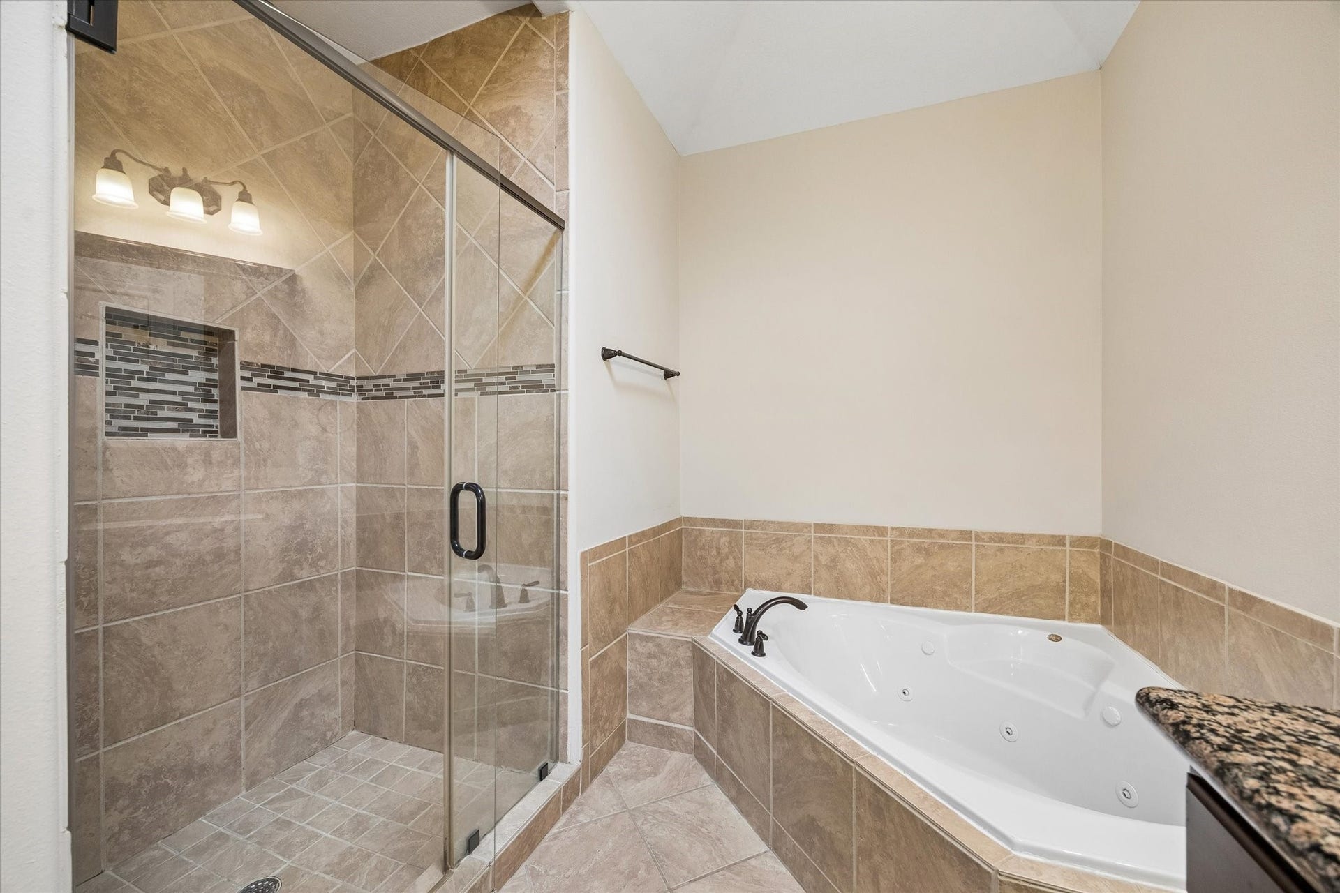 5513 Petty Street, #C, Houston, TX 77007 Spa-like bathroom retreat with relaxing tub and glass-enclosed shower.