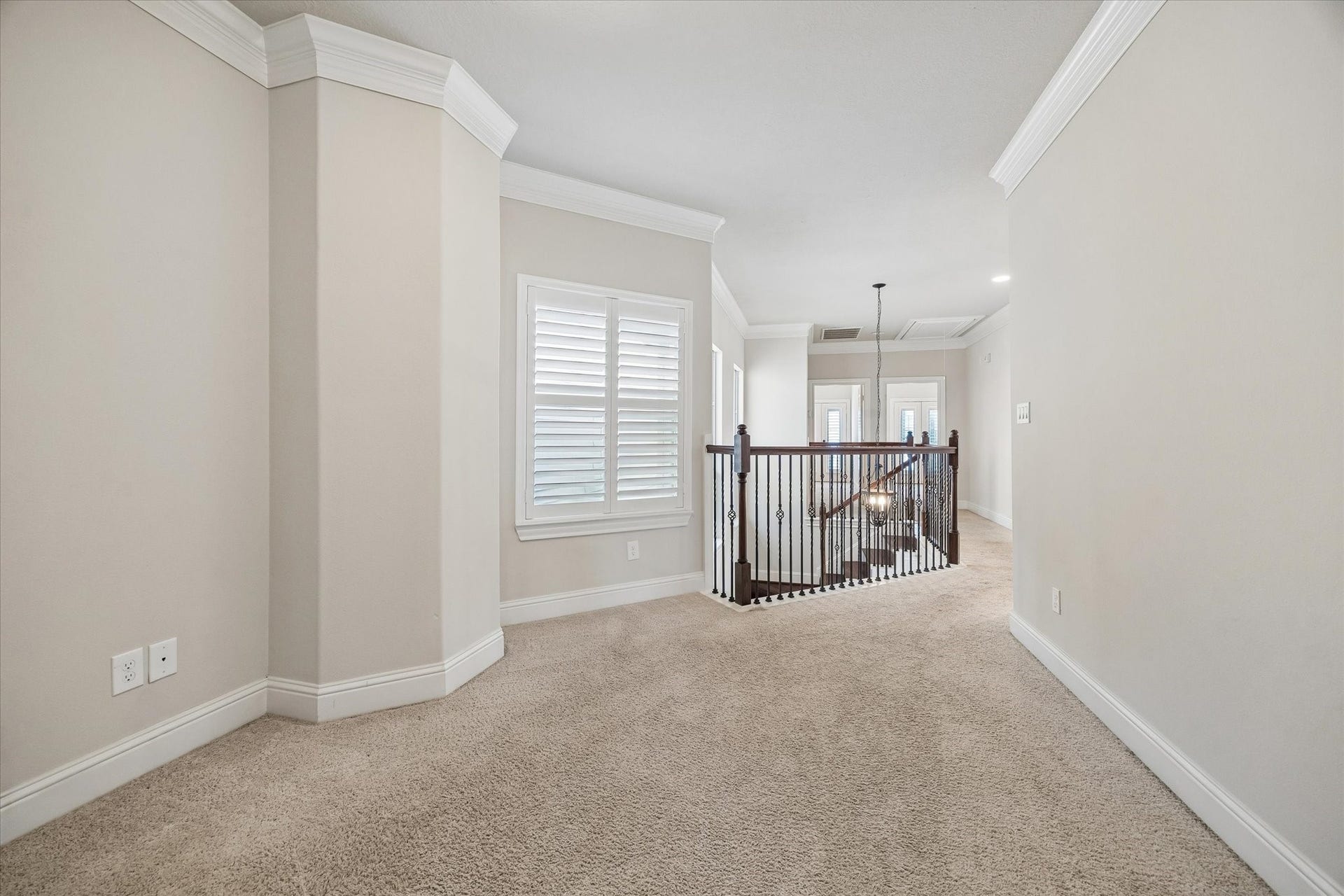 5513 Petty Street, #C, Houston, TX 77007 Open upper-level bonus area with natural light and spacious layout.