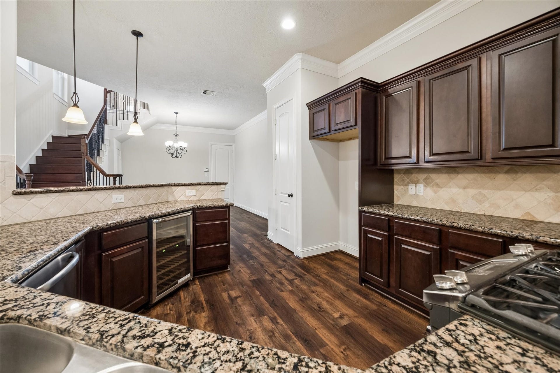 5513 Petty Street, #C, Houston, TX 77007 Functional kitchen layout with extensive storage and prep areas.
