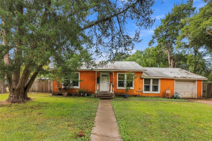 Property photo for 701 W Foley Street, Alvin, TX