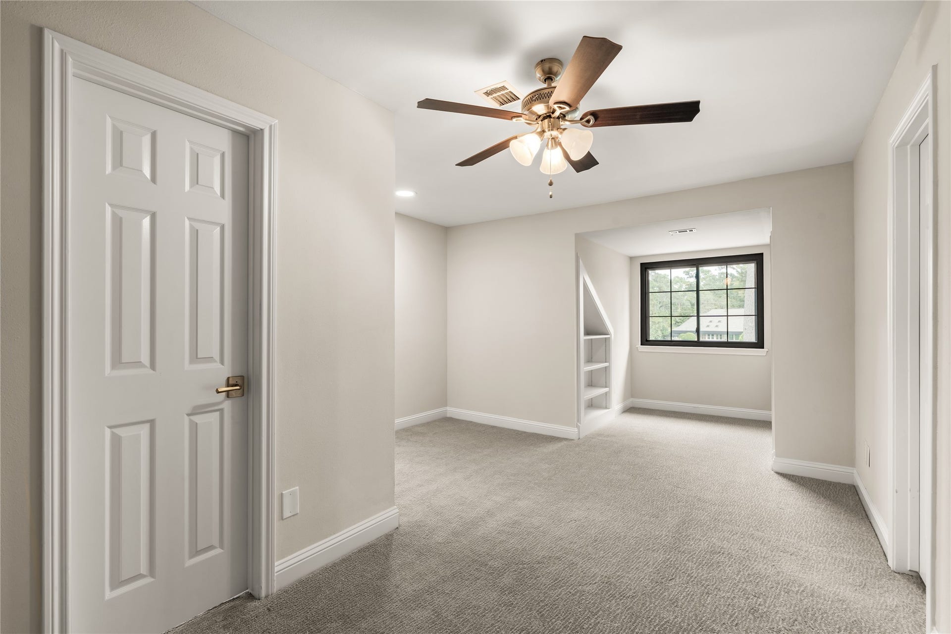 4719 Breezy Point Drive, Houston, TX 77345 A charming flex space upstairs with built-in shelving and natural light offers a versatile setting for reading, studying, or creating a quiet retreat.