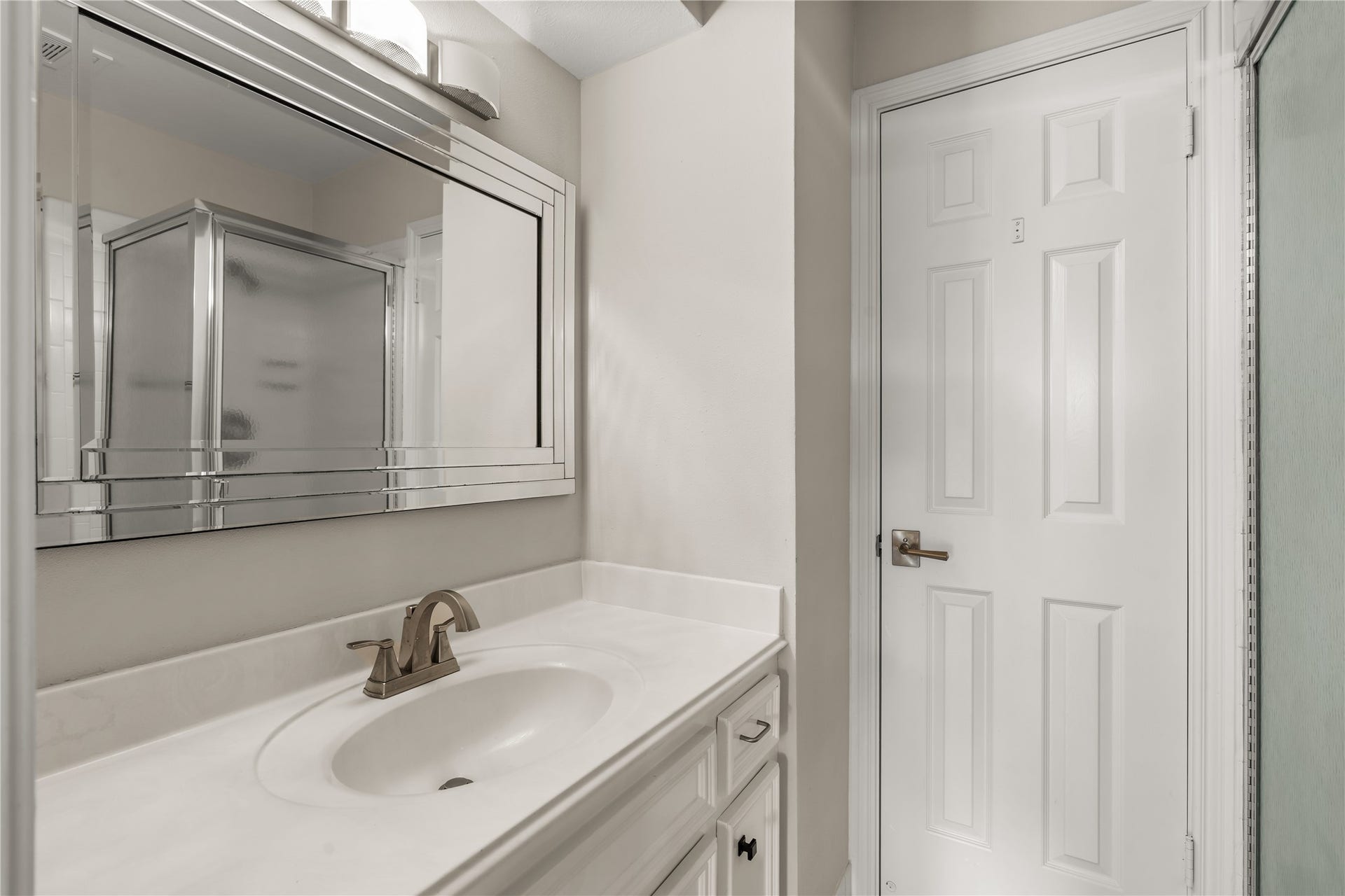 4719 Breezy Point Drive, Houston, TX 77345 A beautifully arranged secondary bathroom features an extended vanity, generous counter space, and abundant cabinetry for effortless everyday organization.