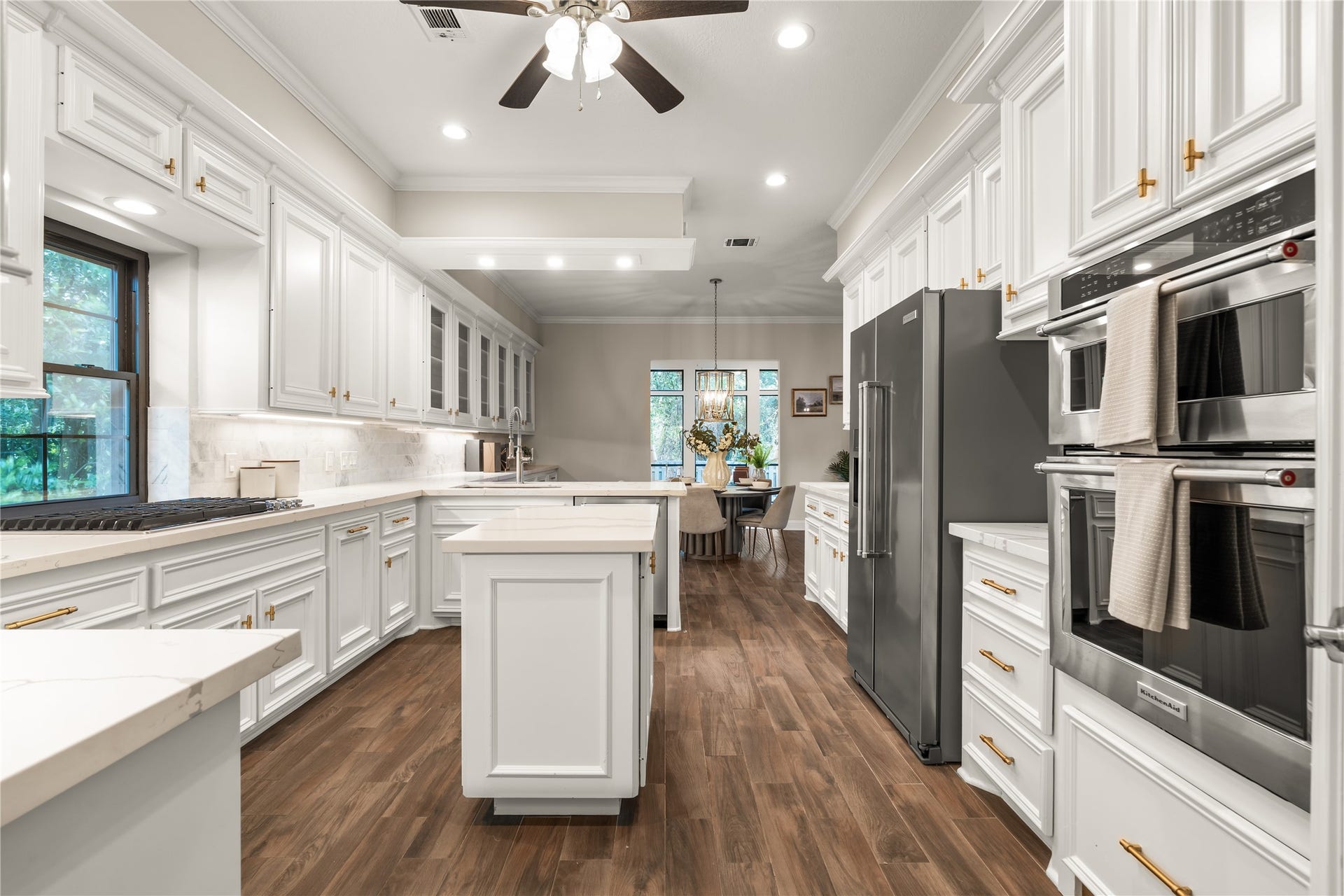 4719 Breezy Point Drive, Houston, TX 77345 Designed with the home chef in mind, this well-appointed kitchen features double ovens, expansive quartz countertops, and a window above the sink that fills the space with beautiful natural light.