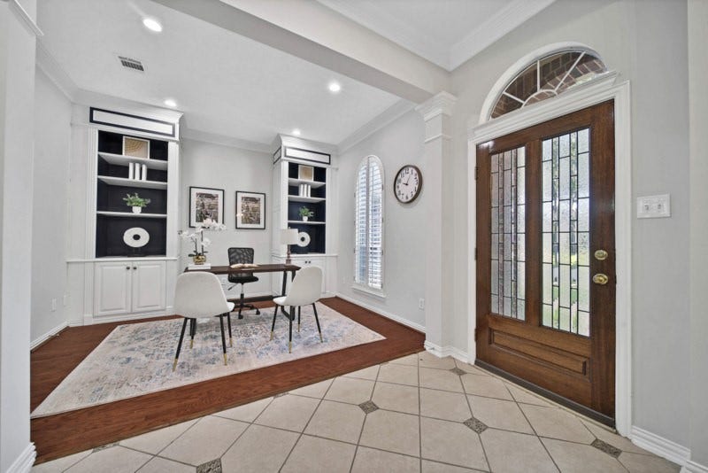 4911 Big Elm Circle, Missouri City, TX 77459 The view of front grand foyer W/Tile flooring, high ceiling.