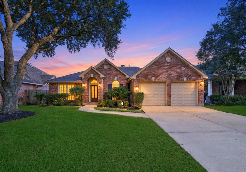 4911 Big Elm Circle, Missouri City, TX 77459 The view of front elevation W/NEW Roof, mature landscpaing.