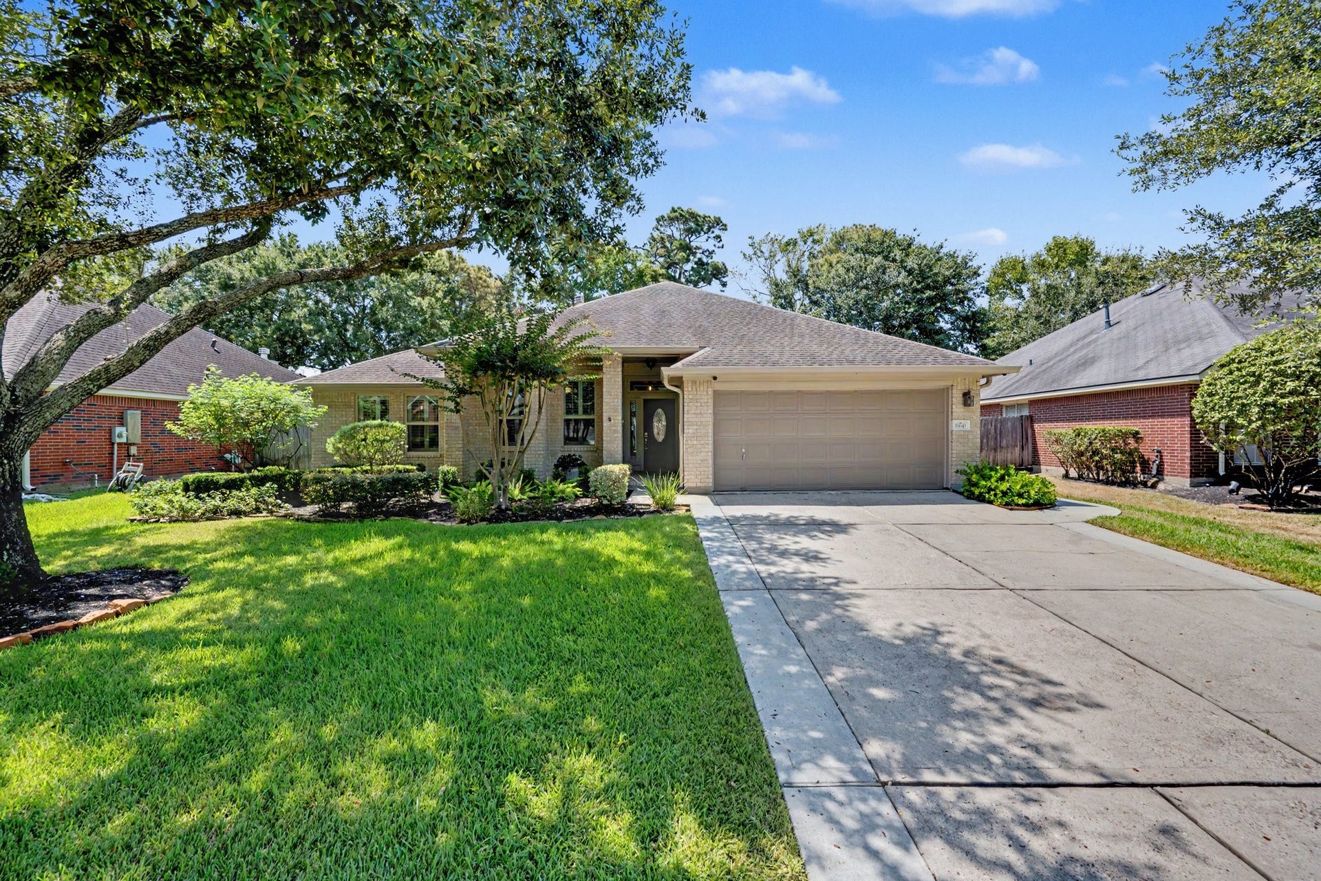 18043 Landing Brook Drive, Atascocita, TX 77346 Welcome to this immaculately maintained 4 bedroom, 2 bath home.