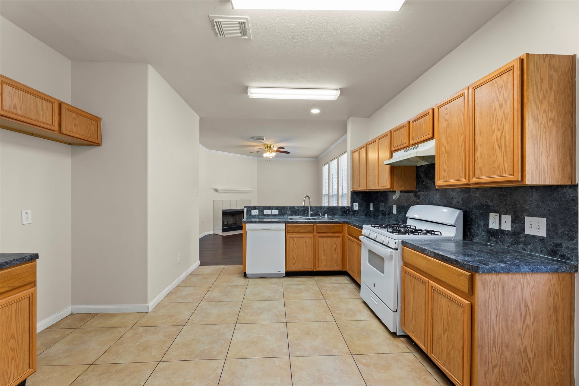 16410 Pademelon, Sugar Land, TX 77498 16410 Pademelon, Sugar Land, TX 77498