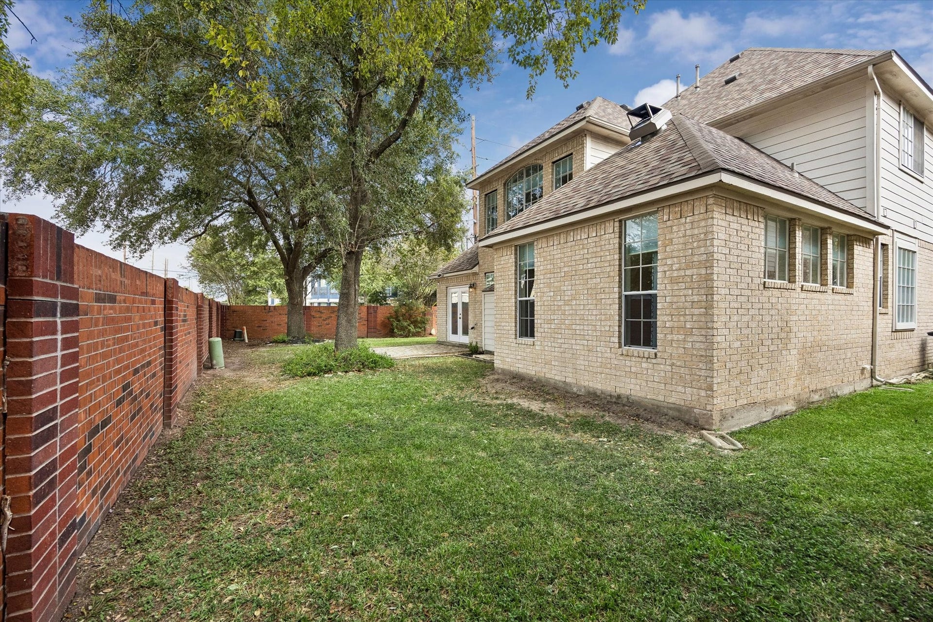 1502 Lakeside Enclave Drive, Houston, TX 77077 The back yard area with the attractive brick wall surrounding the property.