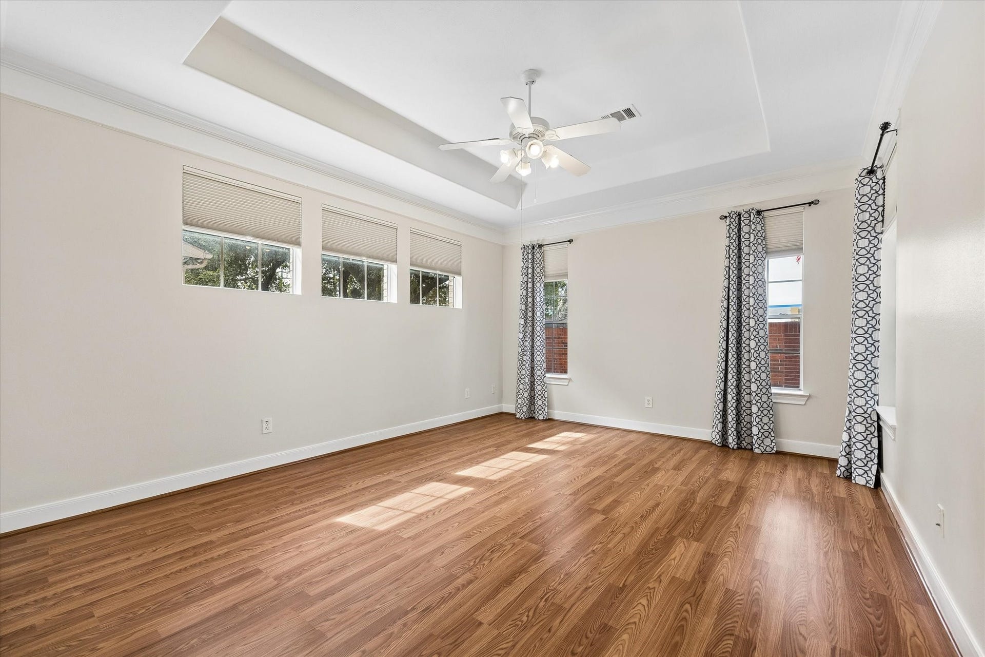 1502 Lakeside Enclave Drive, Houston, TX 77077 Primary Bedroom